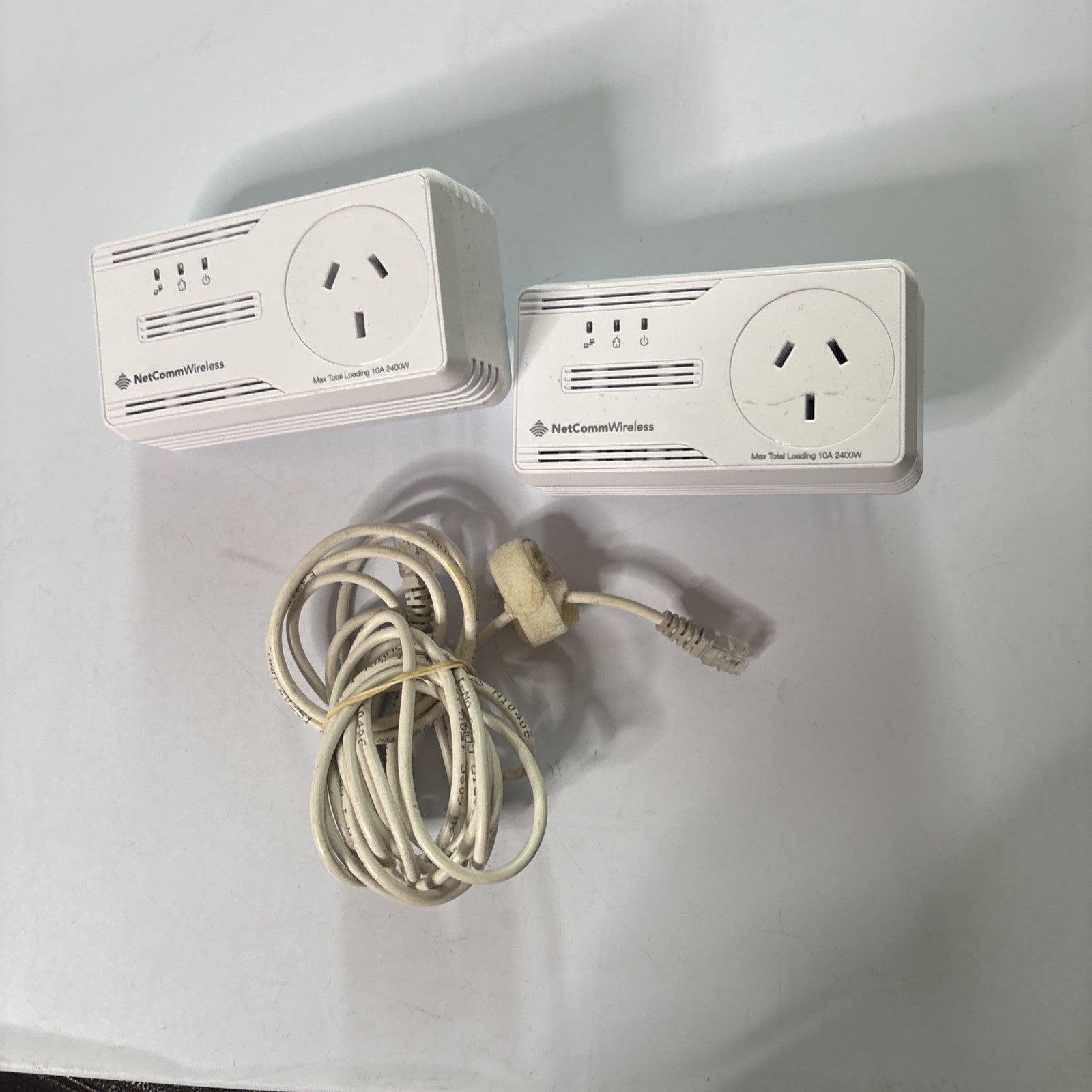 NetComm Wireless NP205 Powerline Adapter With AC Pass-Through – Retro Unit