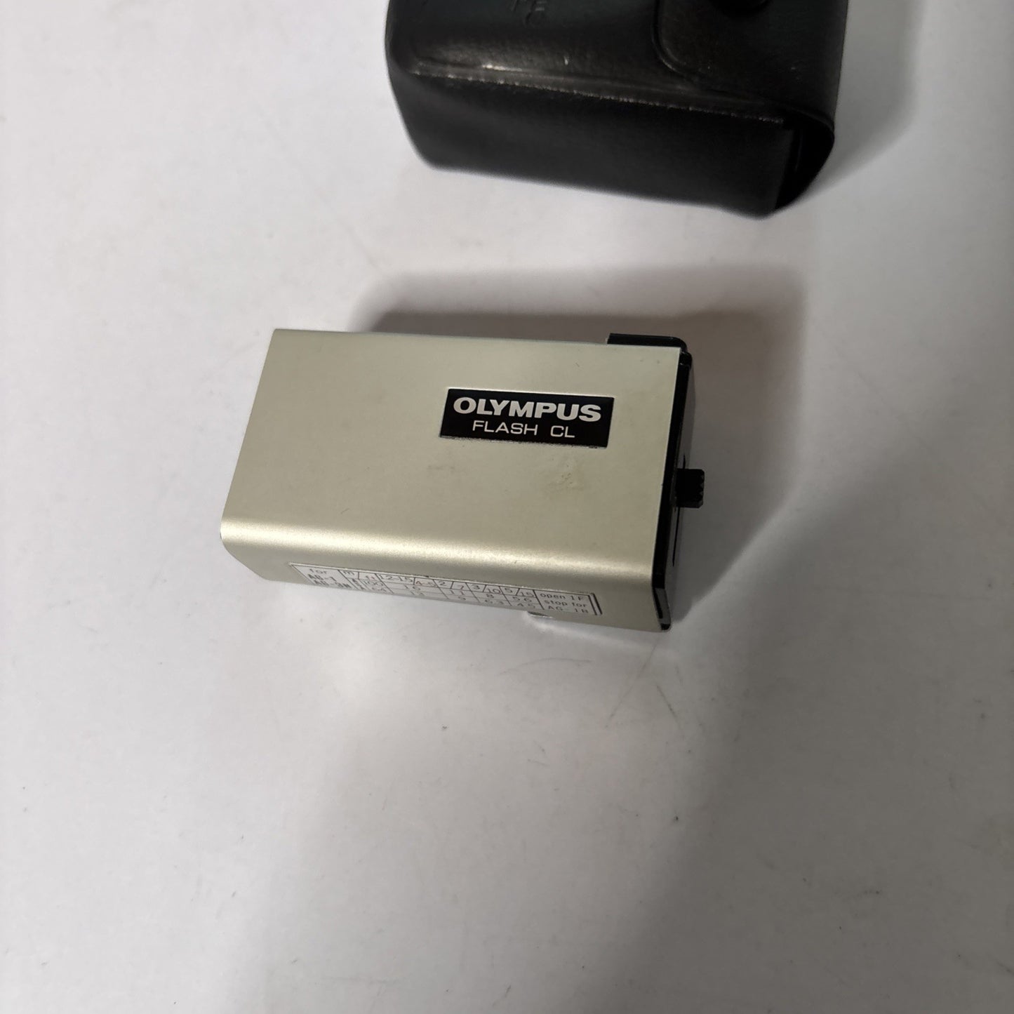 Vintage Olympus Pen-Flash CL flash for half frame cameras *No Light Bulb*