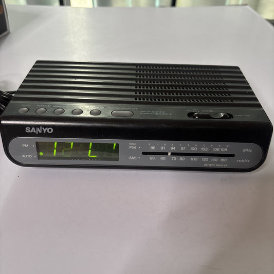 Sanyo RM-5009 Alarm Clock Am/FM Radio