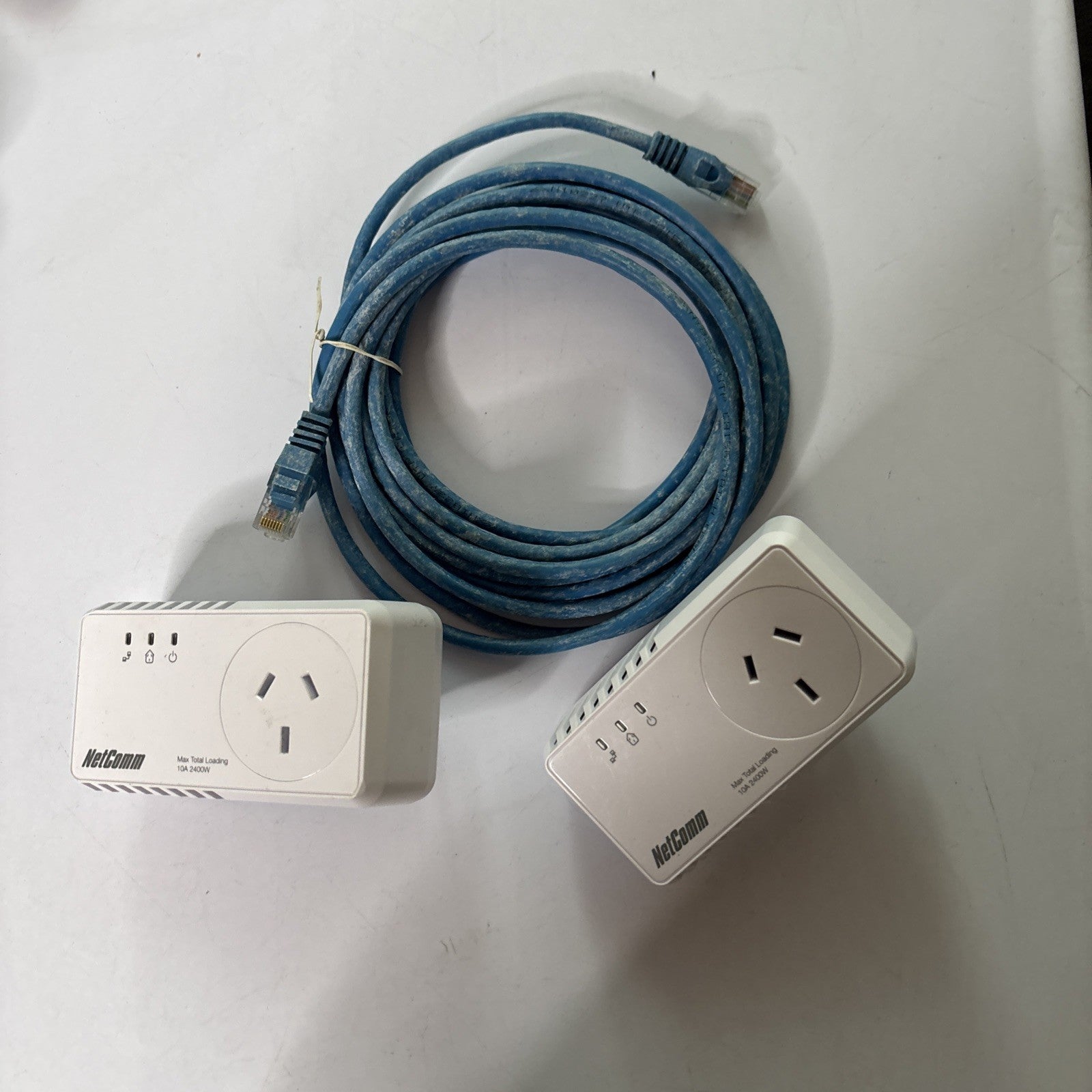 NetComm NP204 Powerline Adapter With AC Pass-Through – Retro Unit