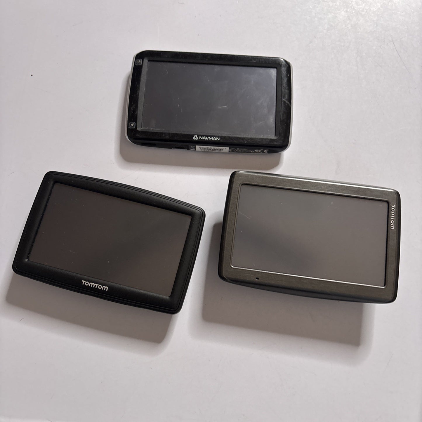 2x TomTom 4E050 Z1230 & XXL & 1x Navman GPS N275 *Turns on but Battery Untested*