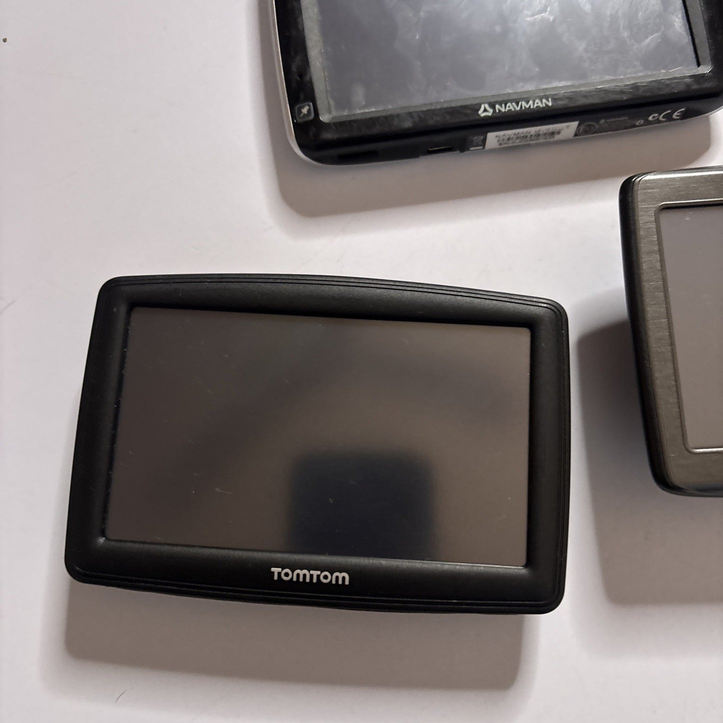 2x TomTom 4E050 Z1230 & XXL & 1x Navman GPS N275 *Turns on but Battery Untested*