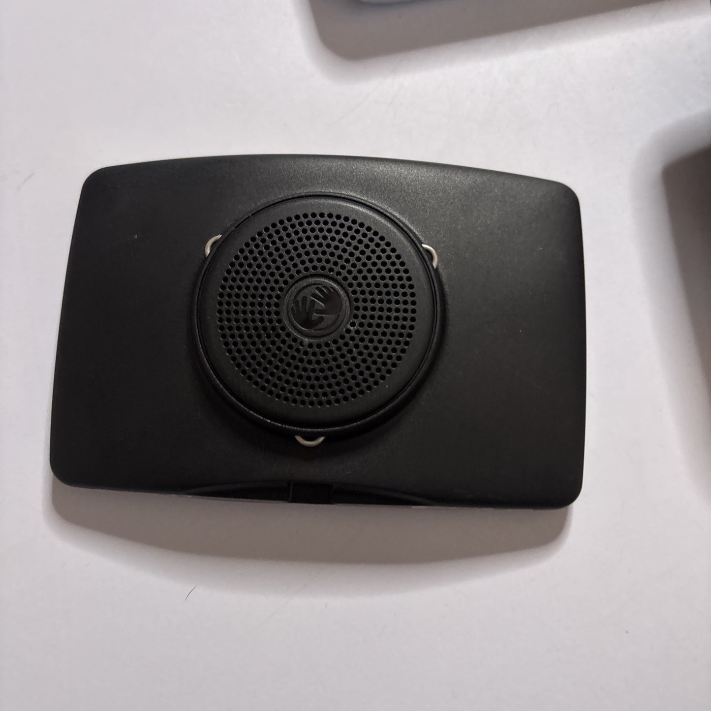 2x TomTom 4E050 Z1230 & XXL & 1x Navman GPS N275 *Turns on but Battery Untested*