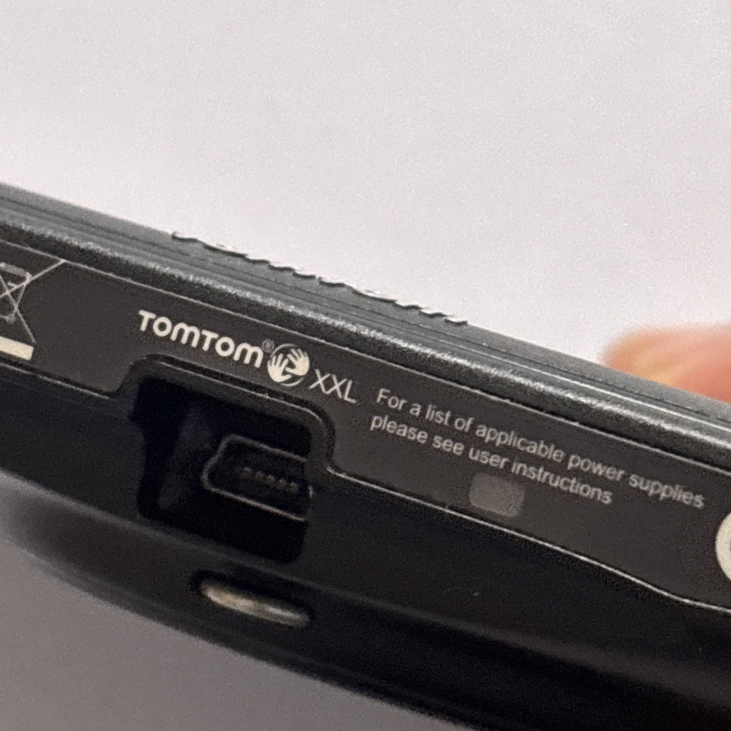 2x TomTom 4E050 Z1230 & XXL & 1x Navman GPS N275 *Turns on but Battery Untested*