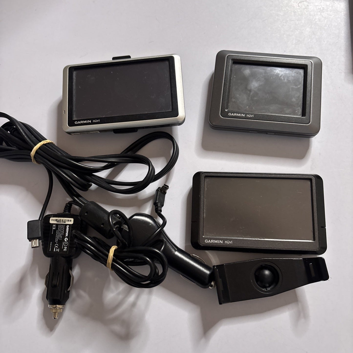 3x Garmin NUVI 1350 & 255w GPS *Turns On - Battery Untested*