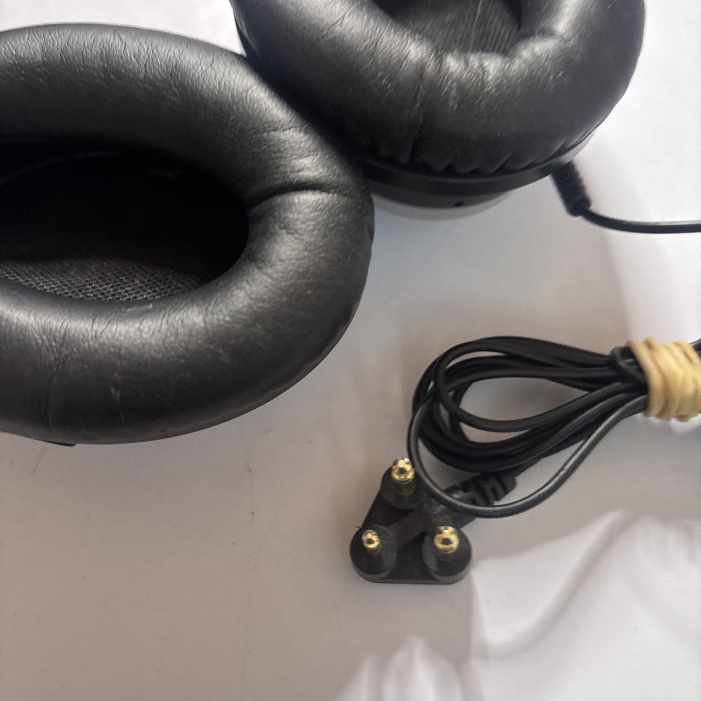 Bose QuietComfort 15 Headphones QC-15 Triple Prong Plug for Airplanes