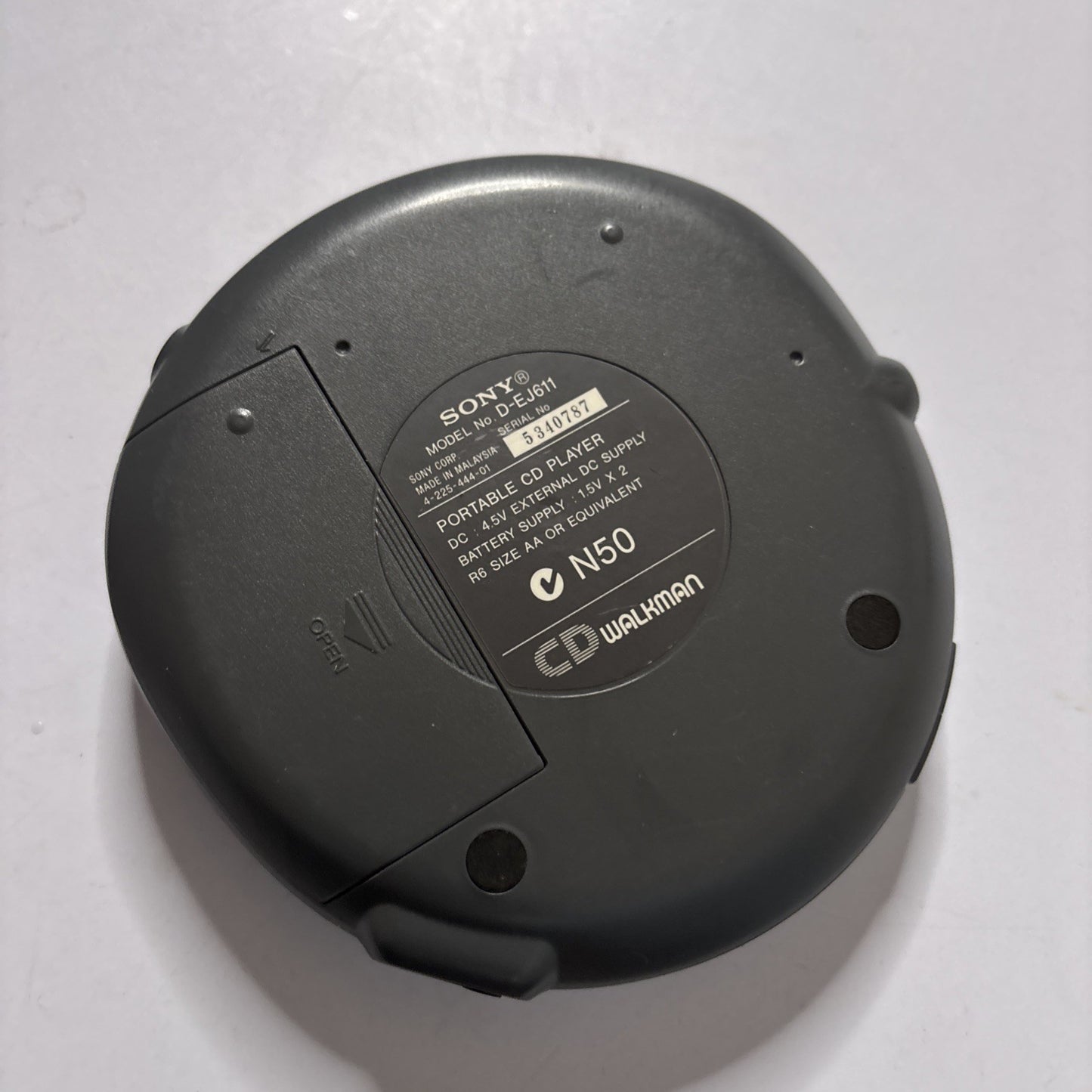 Sony CD Walkman D-EJ611 *For Repairs - Plays But Sound Is Distorted*