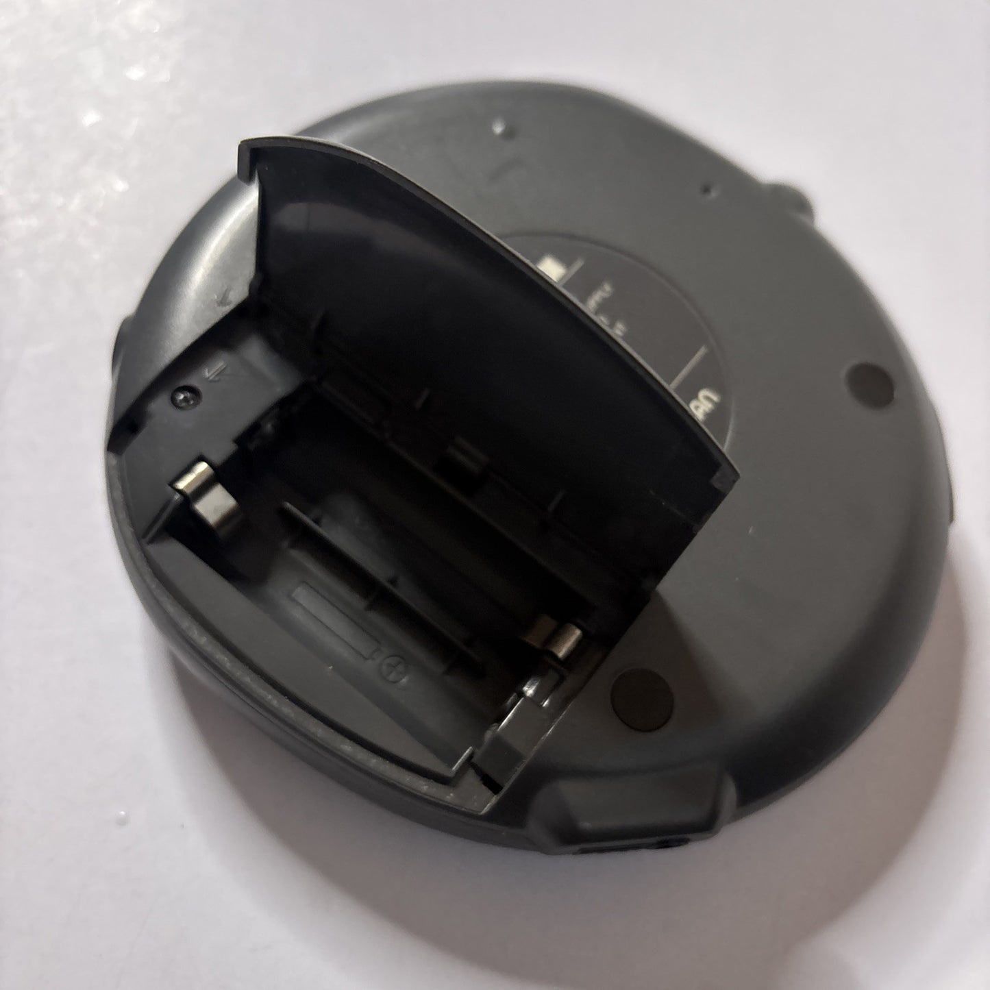 Sony CD Walkman D-EJ611 *For Repairs - Plays But Sound Is Distorted*