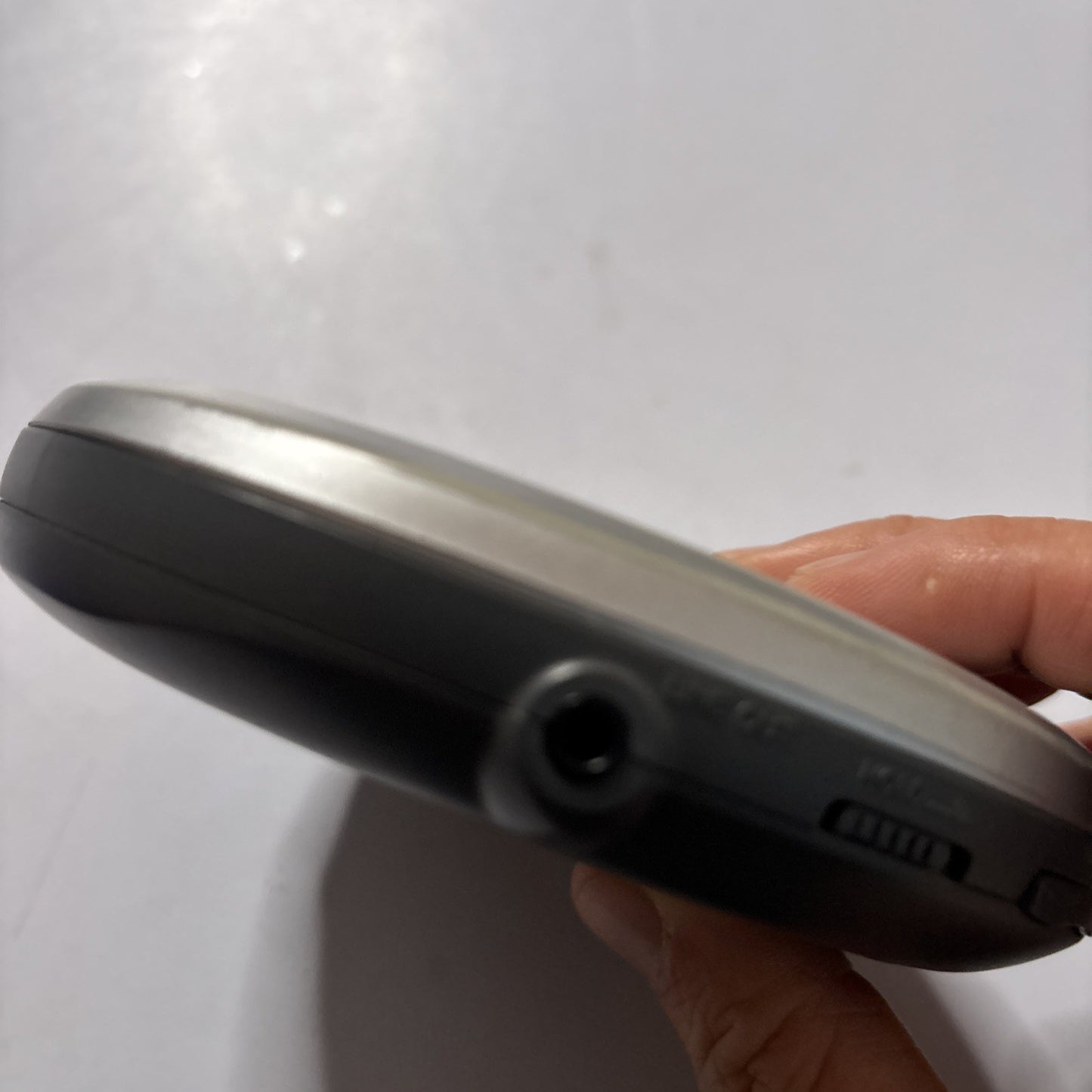 Sony CD Walkman D-EJ611 *For Repairs - Plays But Sound Is Distorted*