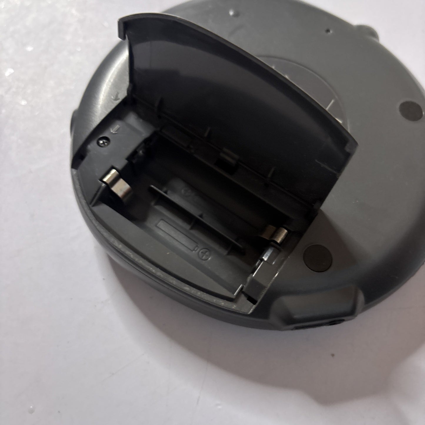 Sony CD Walkman D-EJ611 *For Repairs - Plays But Sound Is Distorted*