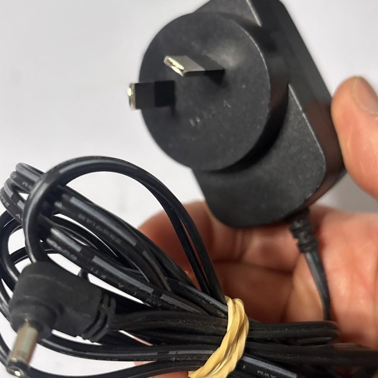 Switching Power Supply S004LS0600030 AC Adapter 6V 300mA