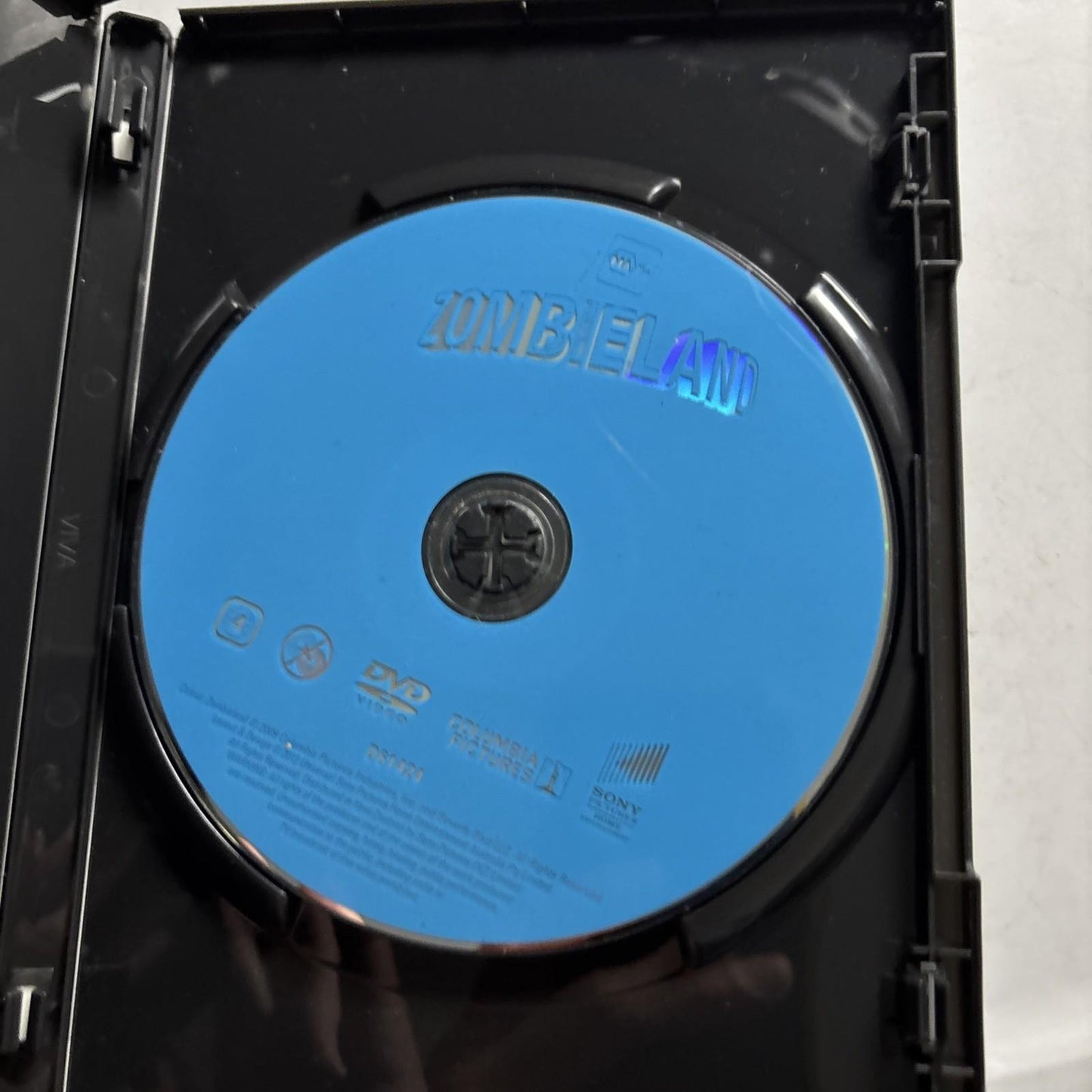 Zombieland (DVD, 2009) Woody Harrelson, Emma Stone Region 4