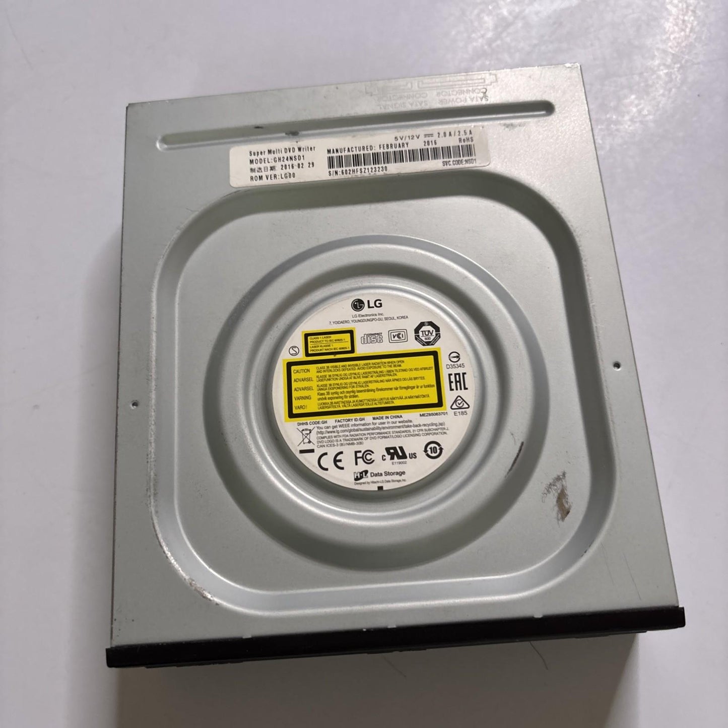 LG SATA 24x Internal DVD-RW Drive GH24NSD1