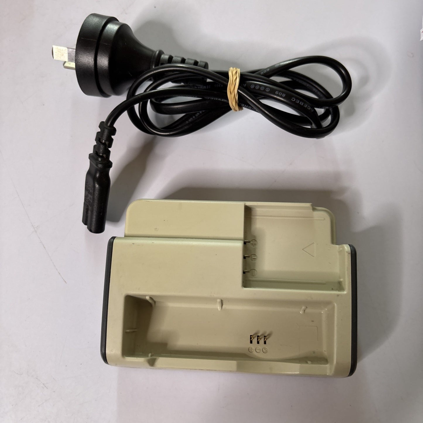 Genuine Pentax D-BC25 Battery Charging Stand for Optio S5i Digital Camera