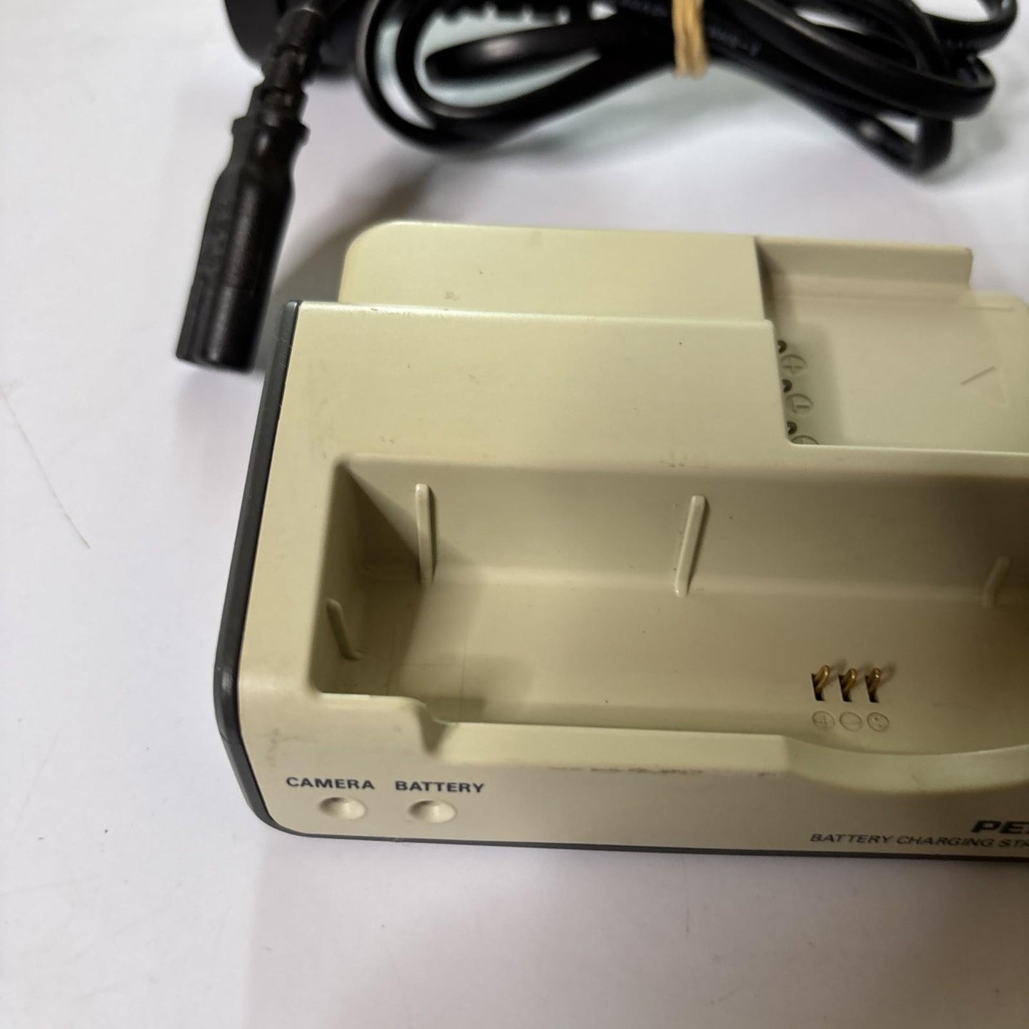 Genuine Pentax D-BC25 Battery Charging Stand for Optio S5i Digital Camera