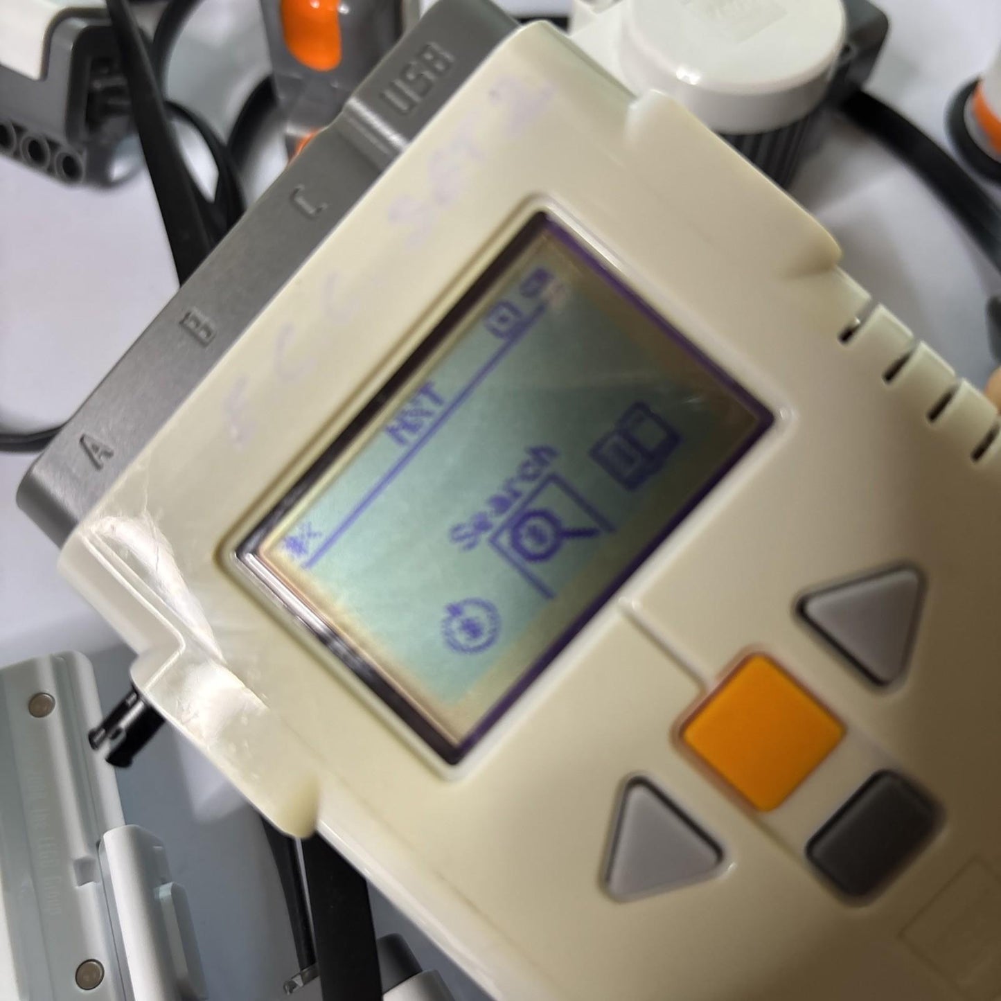 Lego NXT 210I1 Controller  Accessories Battery 3x Servo Motor