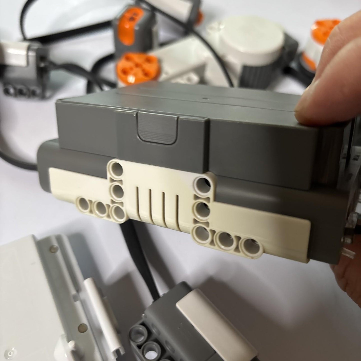 Lego NXT 210I1 Controller  Accessories Battery 3x Servo Motor