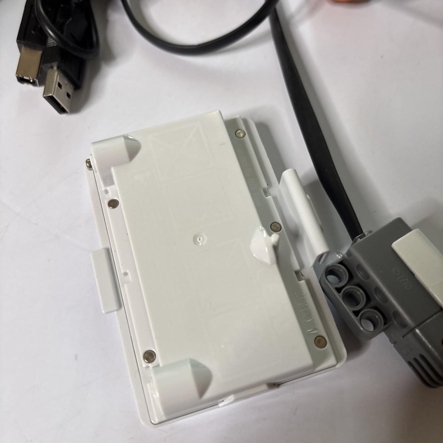 Lego NXT 210I1 Controller  Accessories Battery 3x Servo Motor