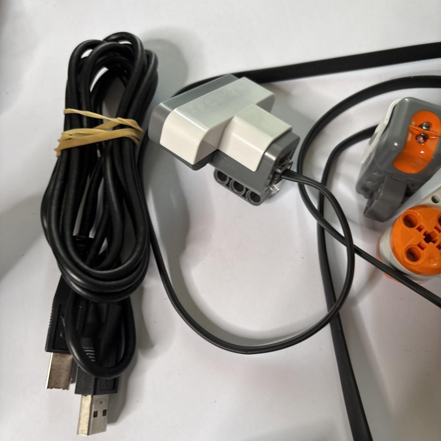 Lego NXT 210I1 Controller  Accessories Battery 3x Servo Motor