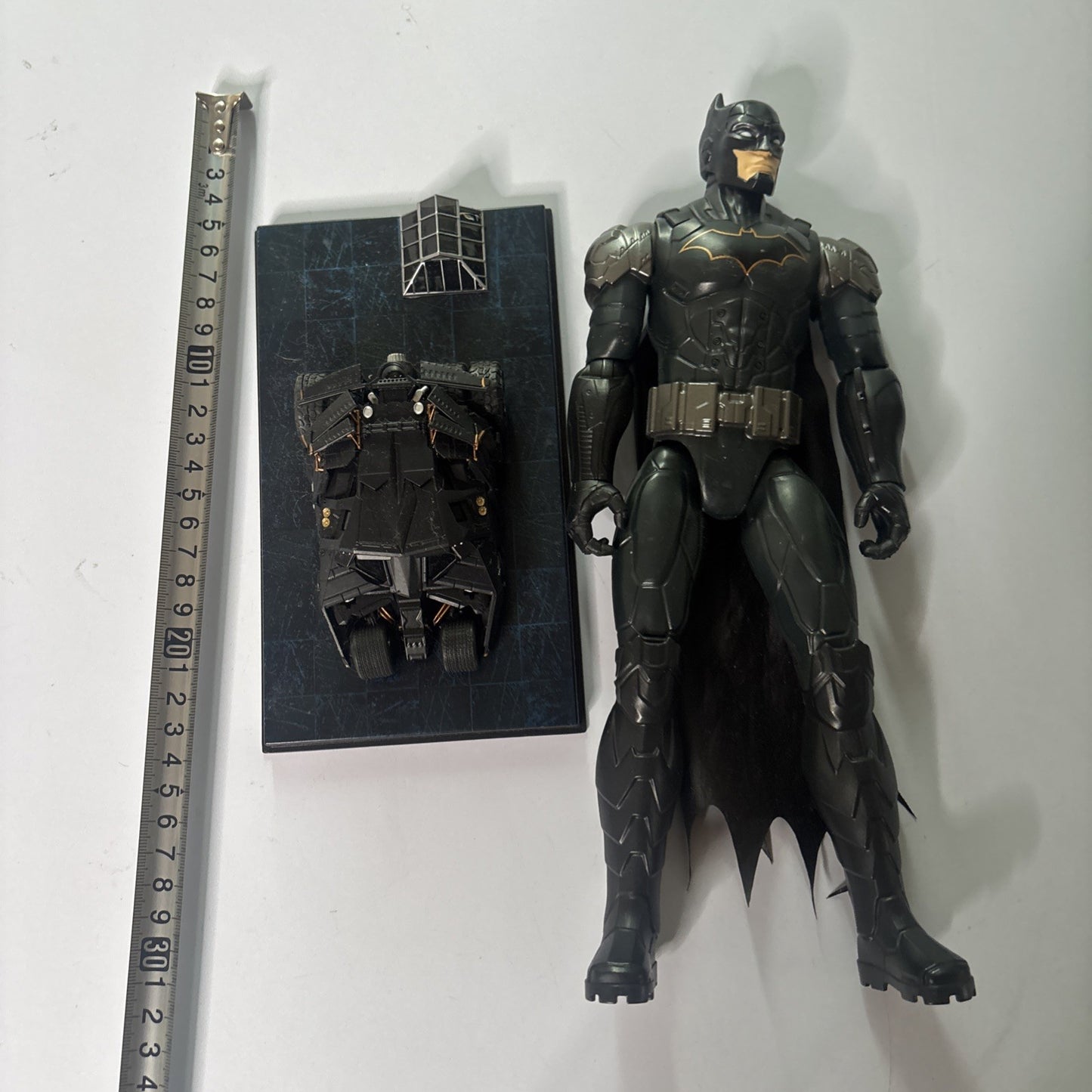 Batman 29cm Figure And Batmanmobile
