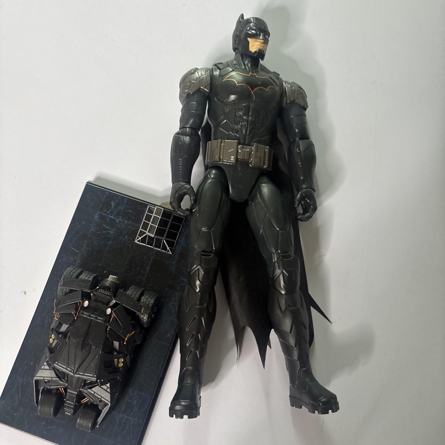 Batman 29cm Figure And Batmanmobile
