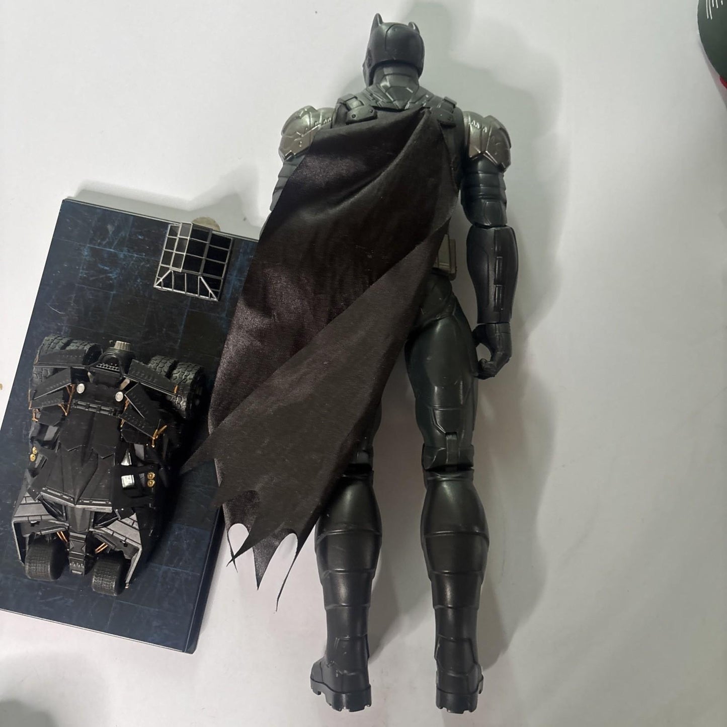 Batman 29cm Figure And Batmanmobile