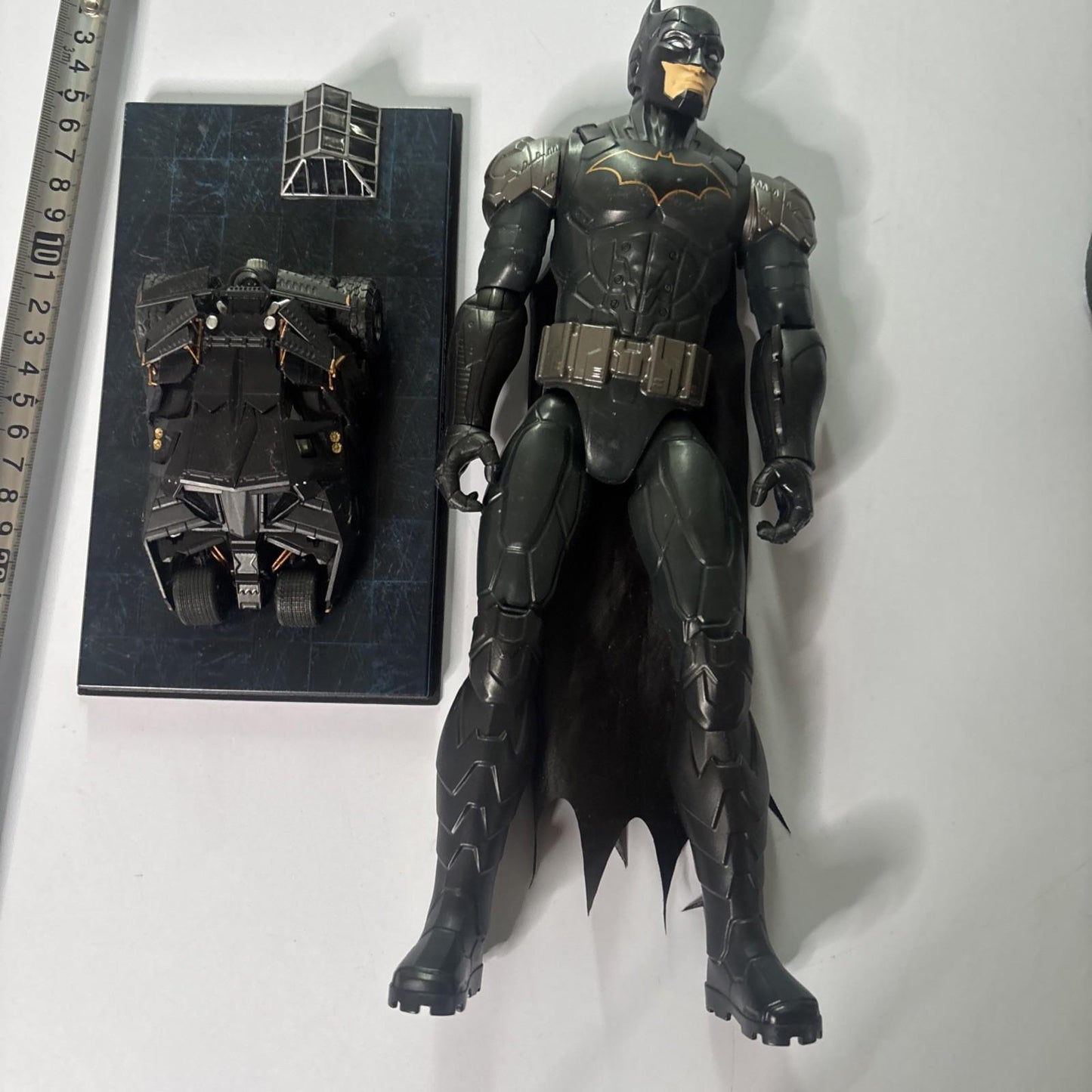 Batman 29cm Figure And Batmanmobile