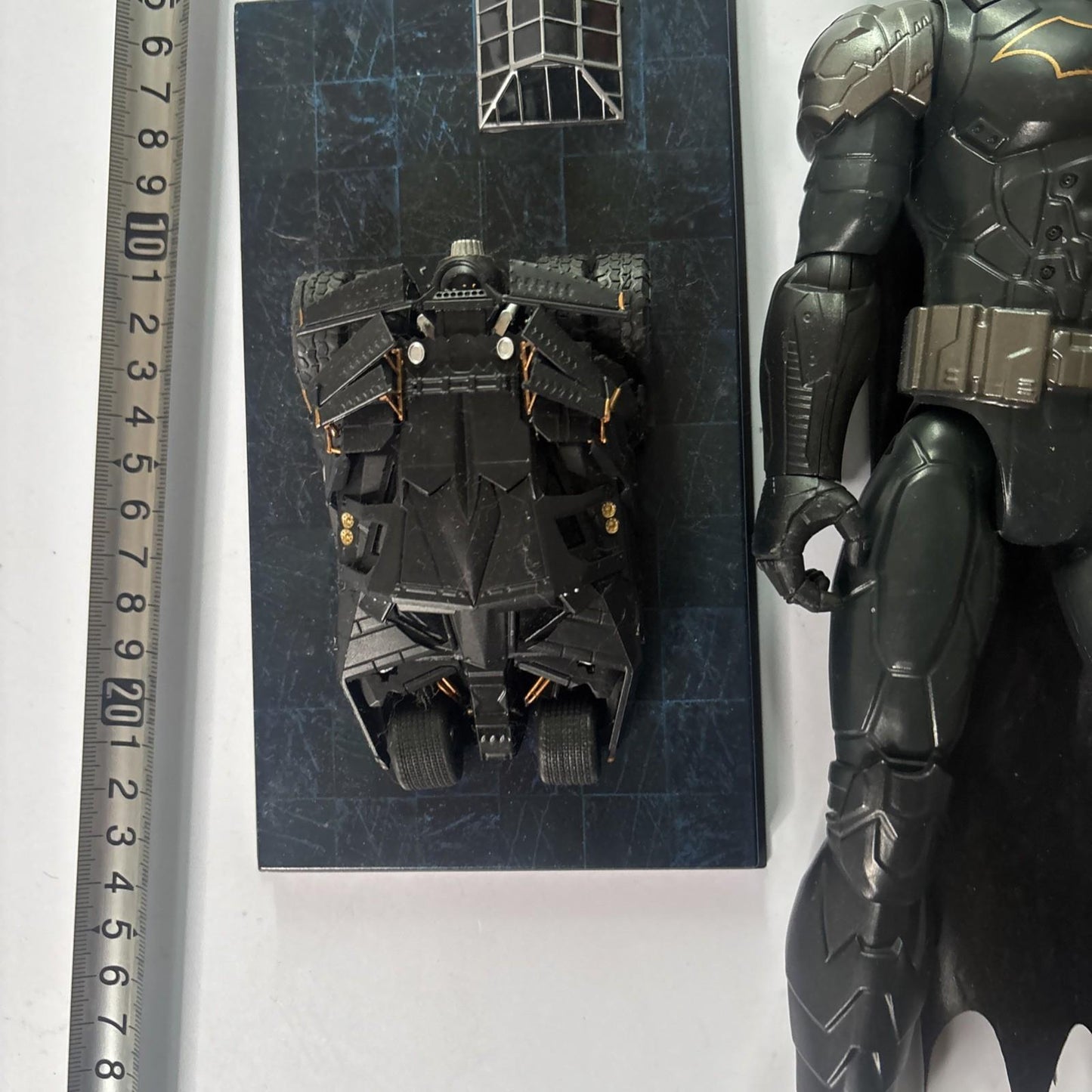 Batman 29cm Figure And Batmanmobile