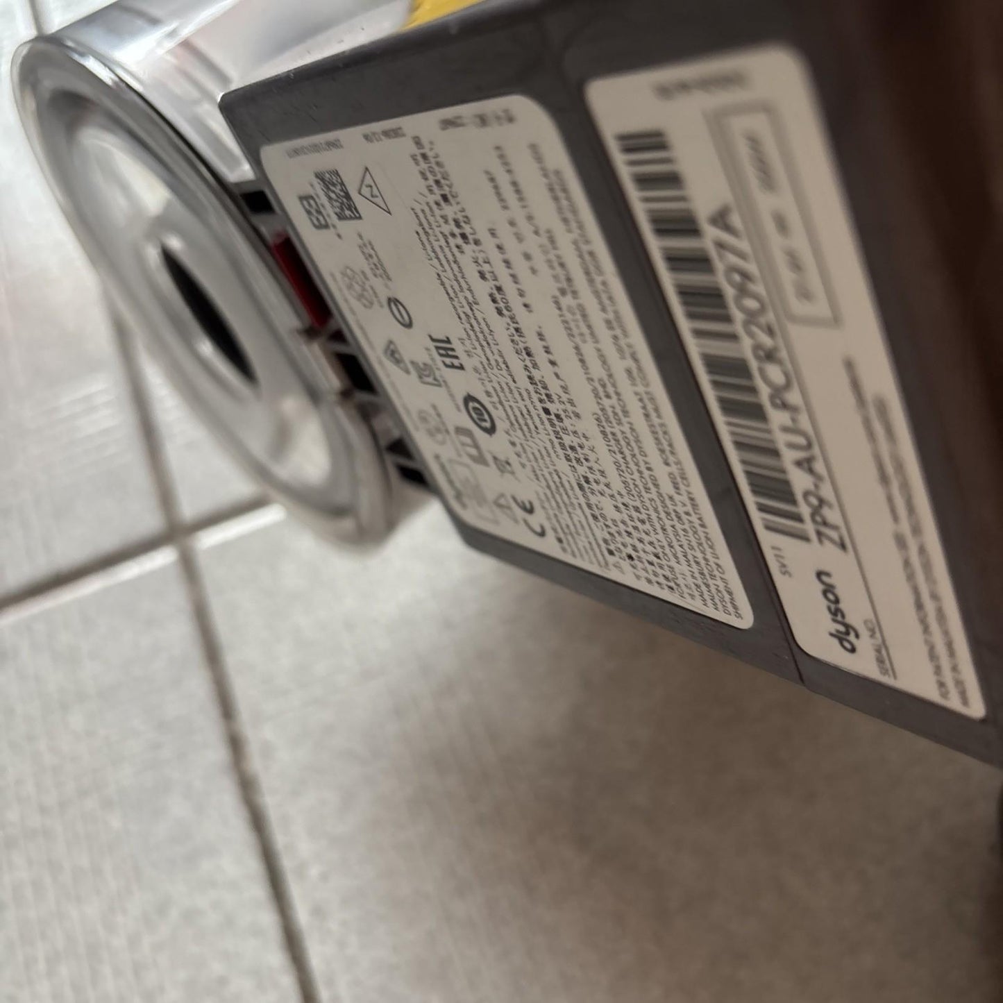 Dyson SV11 Vacuum Cleaner With Adapter *Turns On - Doesn't Include Nozzle*