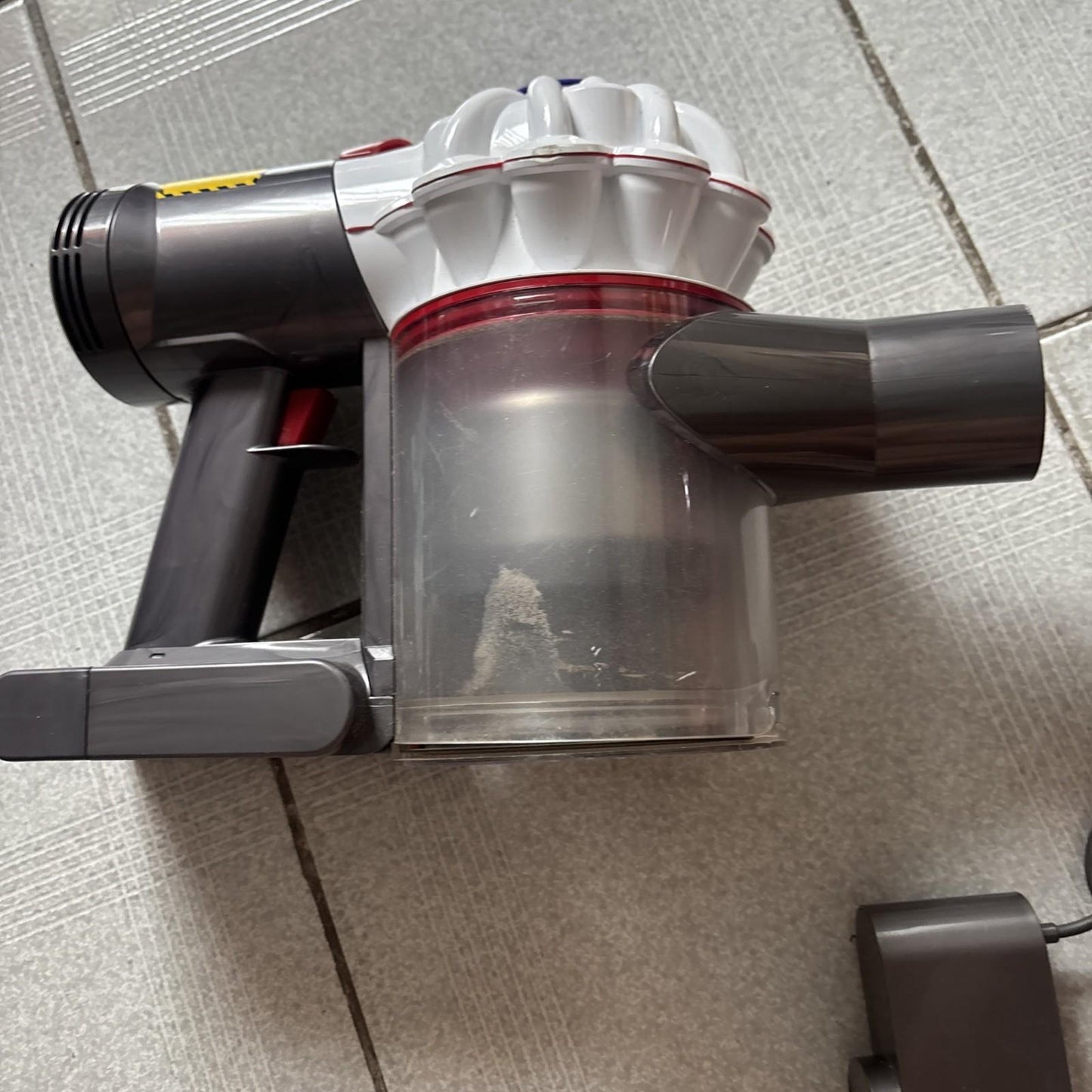 Dyson SV11 Vacuum Cleaner With Adapter *Turns On - Doesn't Include Nozzle*