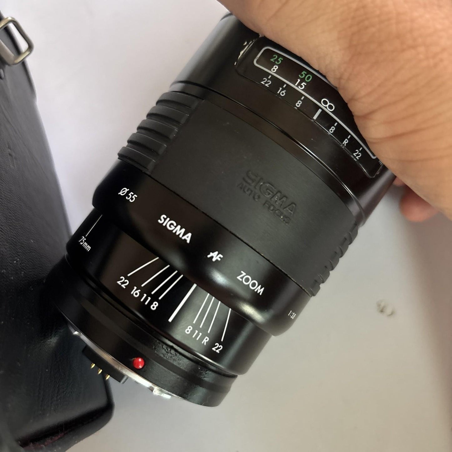 Sigma Auto Focus Zoom 1:3.8 F 75-200mm & Case