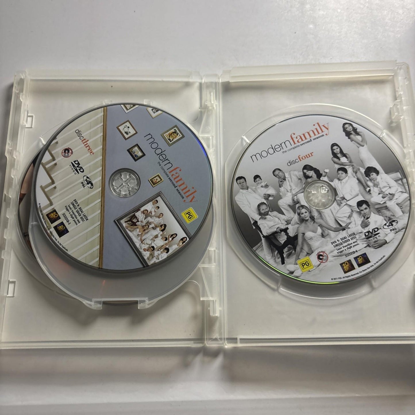 Modern Family : Season 2 (DVD, 2011) Region 4