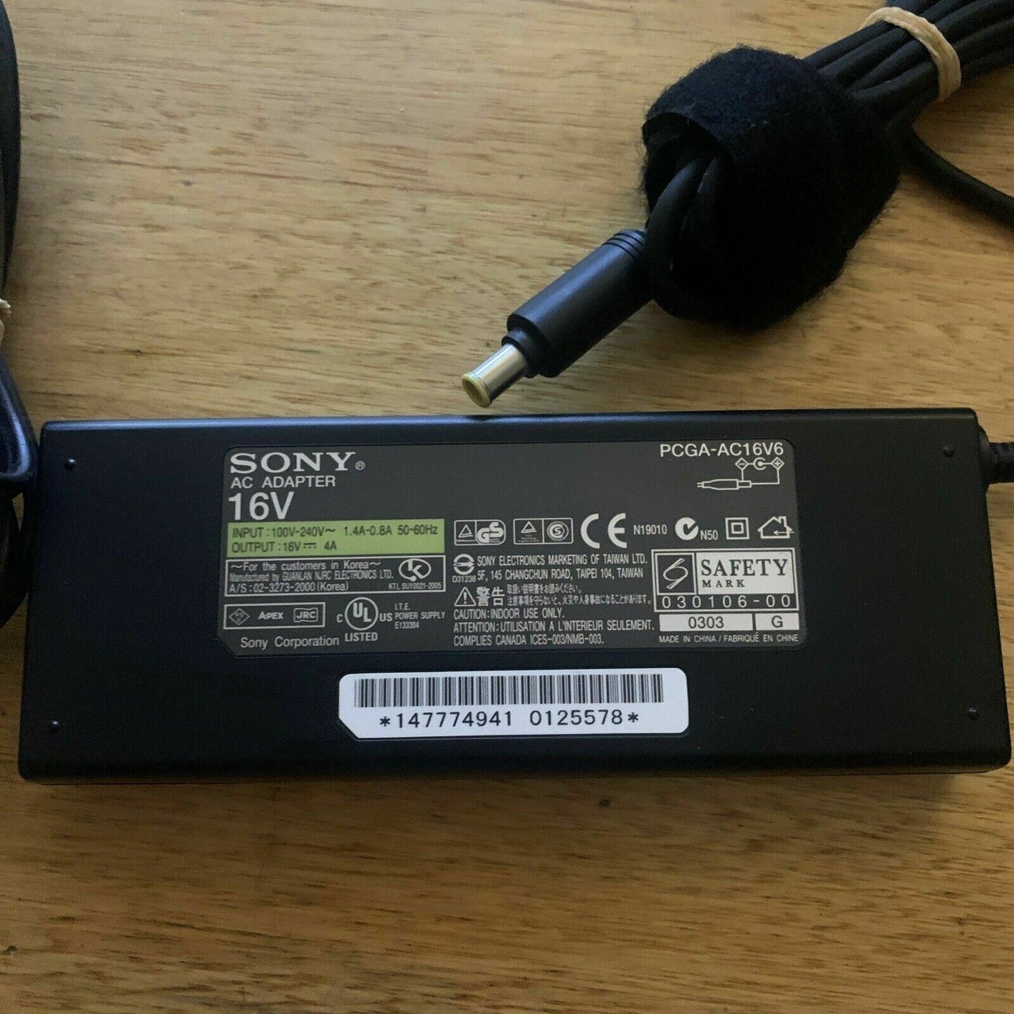 Genuine Sony VAIO AC Adapter PCGA-AC16V6 I/P: 100-240V 1.4-0.8A O/P: 16V 4A