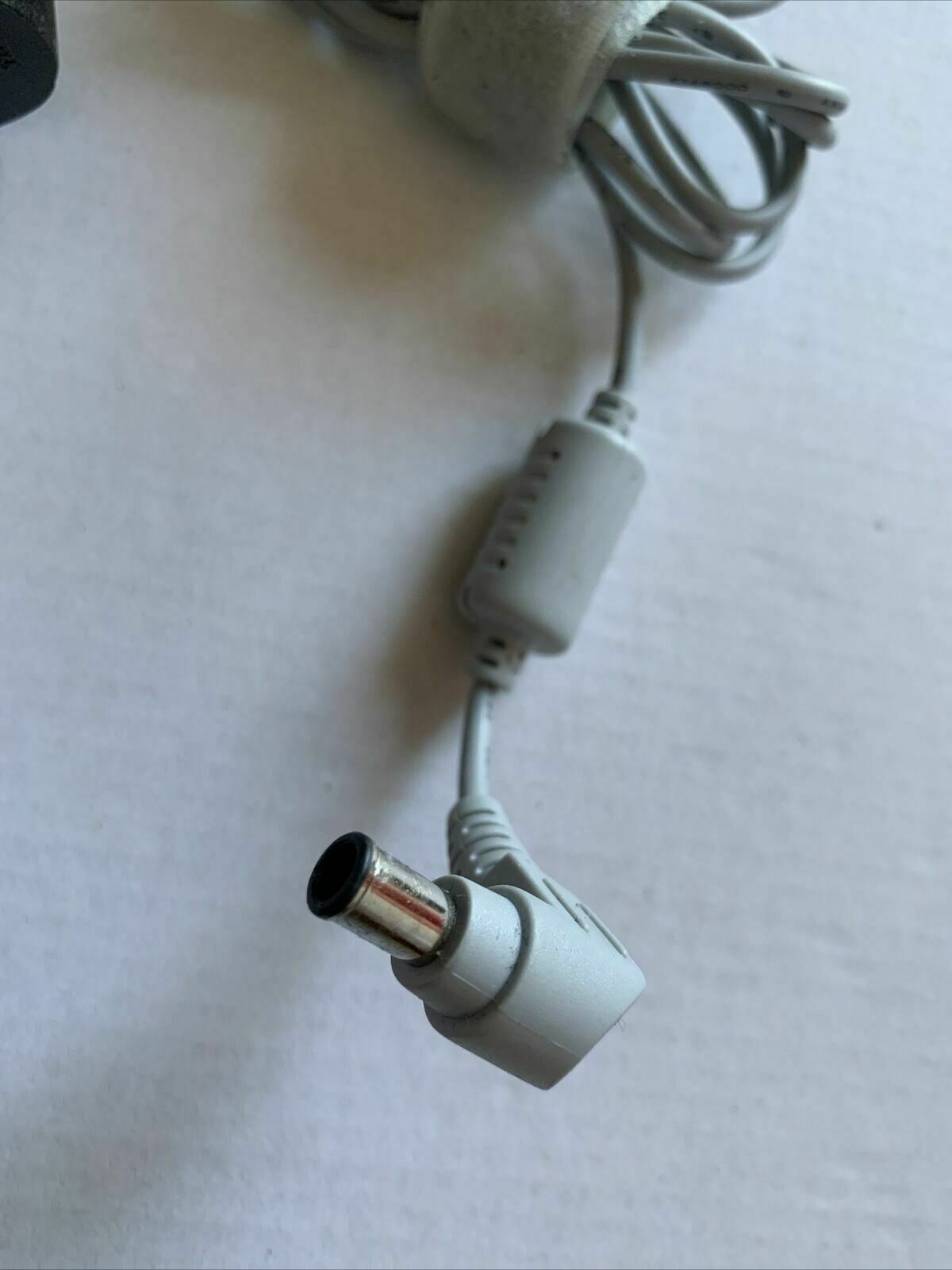 Genuine Fujitsu Lifebook FMV-AC313S AC Adaptor 16v 2.5a CA01007-0910 FPCAC28