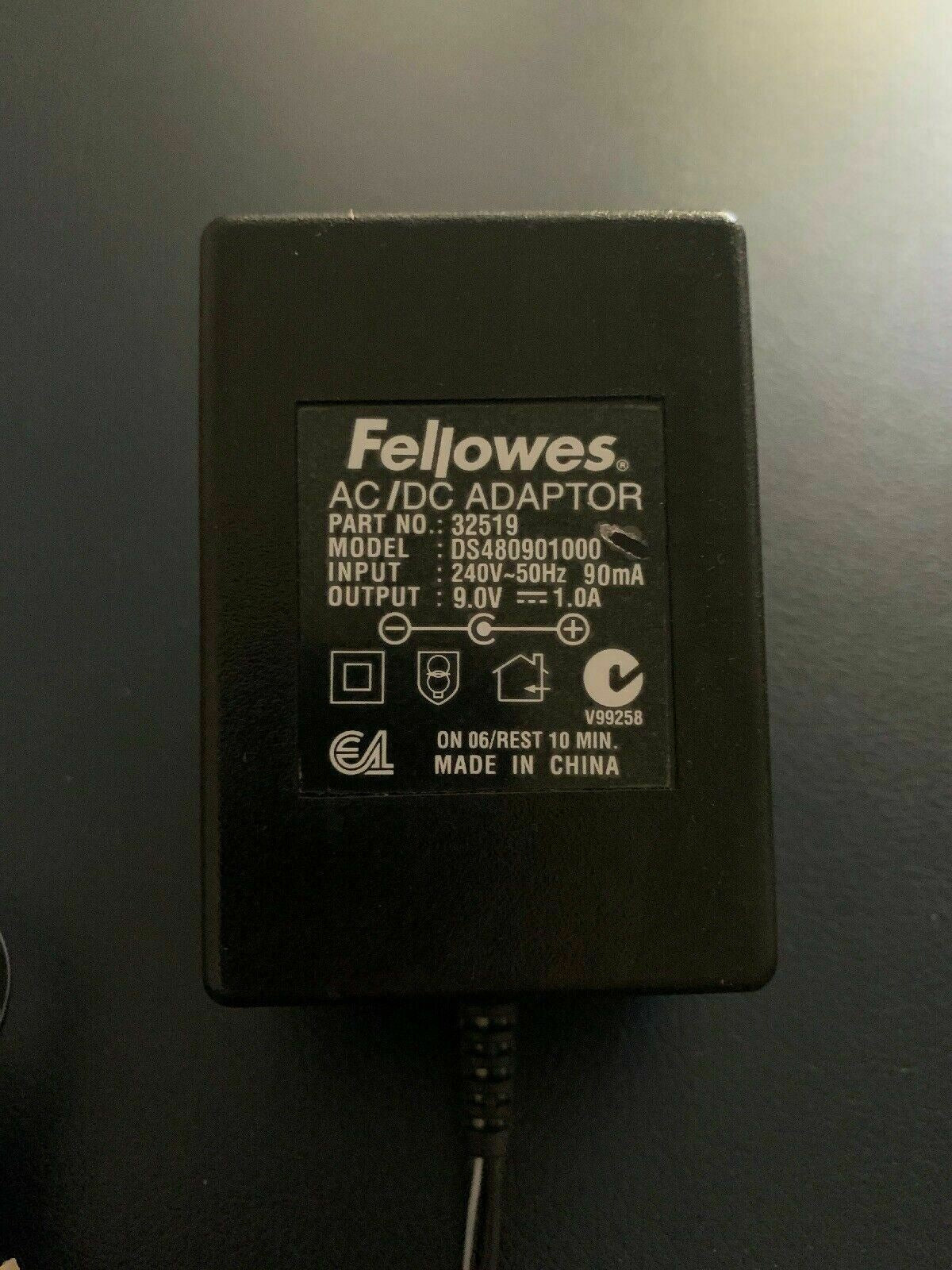 Genuine Fellowes DS480901000 AC Adapter Part No: 32519 9V 1A Power Supply