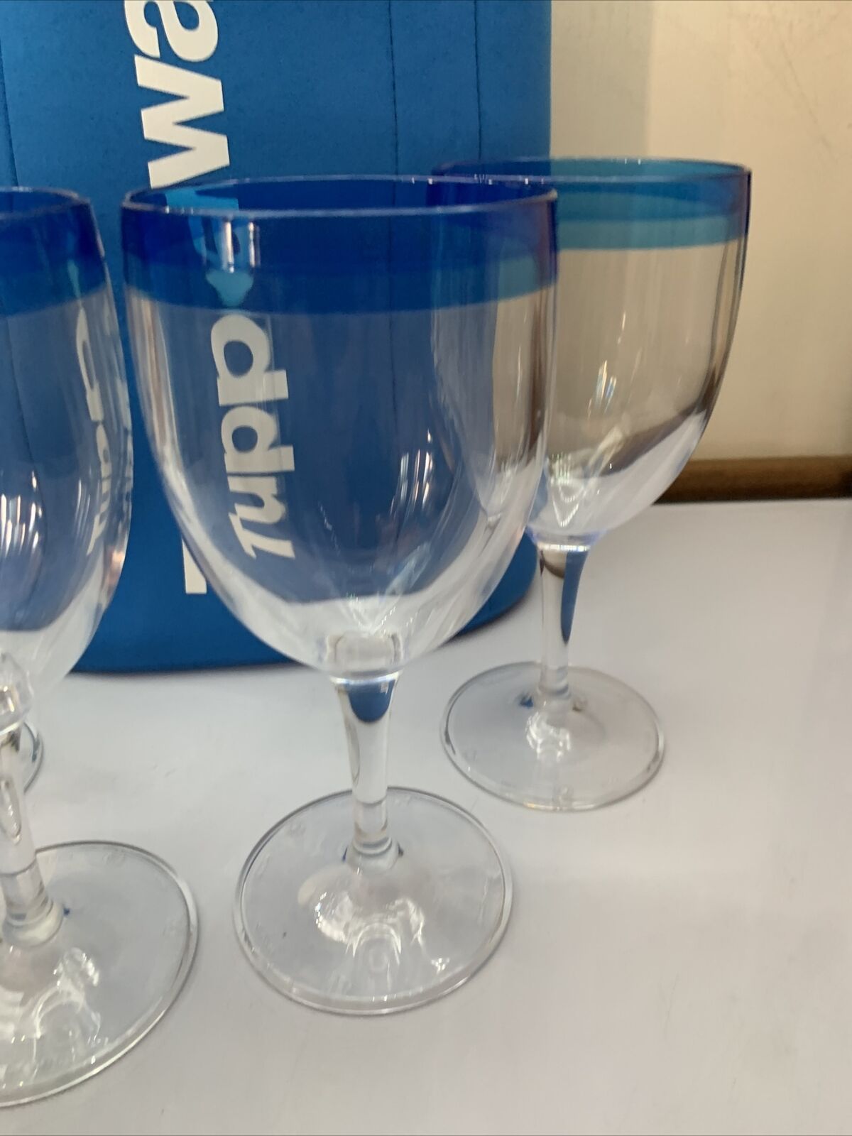 Tupperware 4x 300ml Wine Glasses Clear And Neoprene Bag 6843A-2