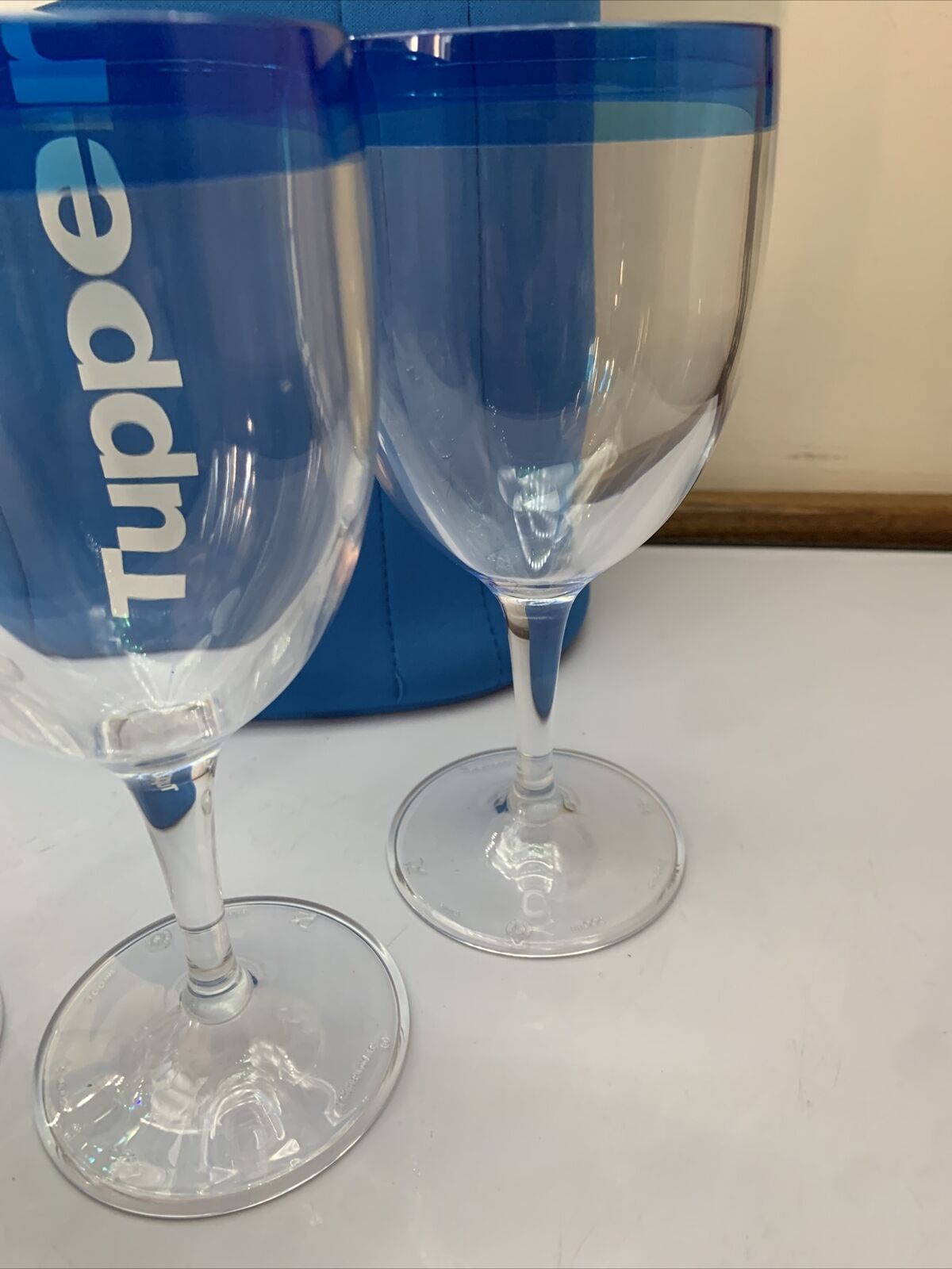 Tupperware 4x 300ml Wine Glasses Clear And Neoprene Bag 6843A-2