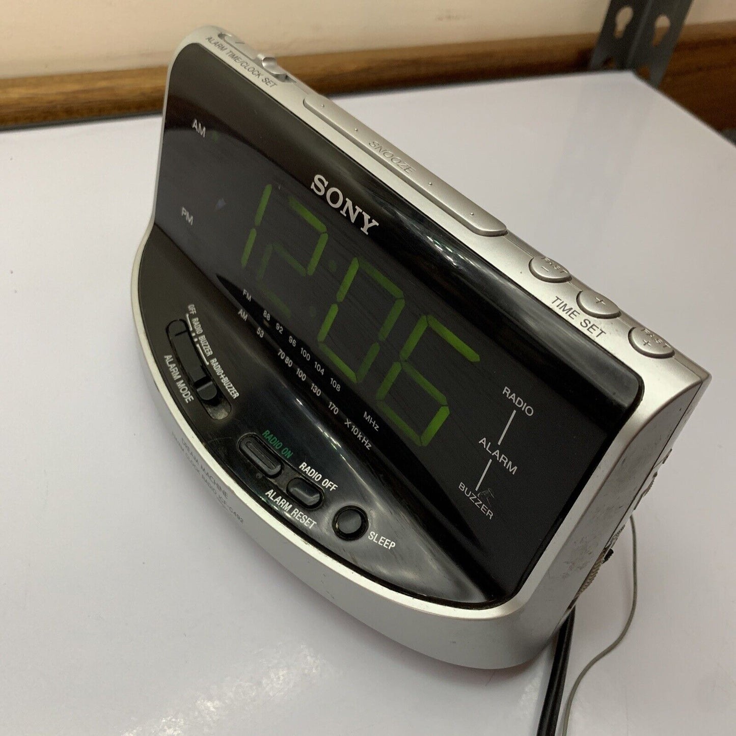 Sony Dream Machine FM/AM Large Display Clock Radio ICF-C492 Dual Alarm Clock