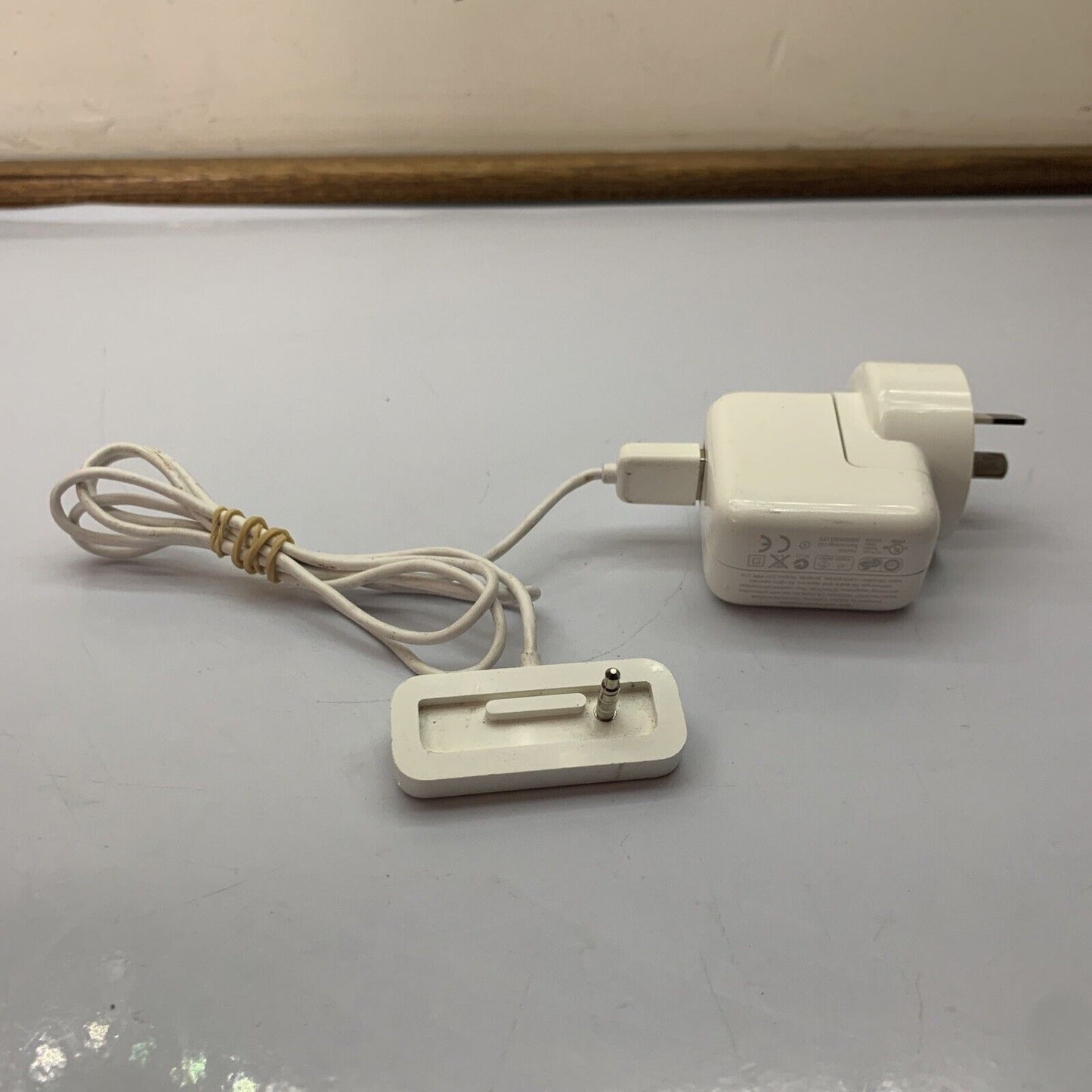 Genuine Apple iPod Shuffle Charger Dock USB 3.5mm and Power supply