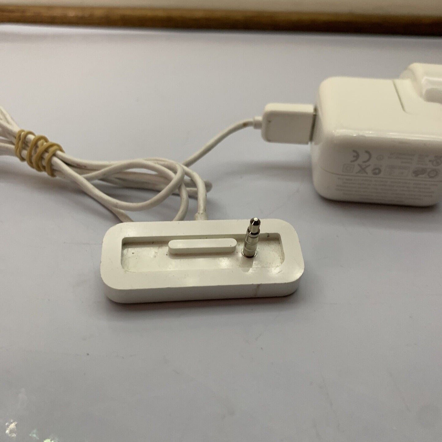 Genuine Apple iPod Shuffle Charger Dock USB 3.5mm and Power supply