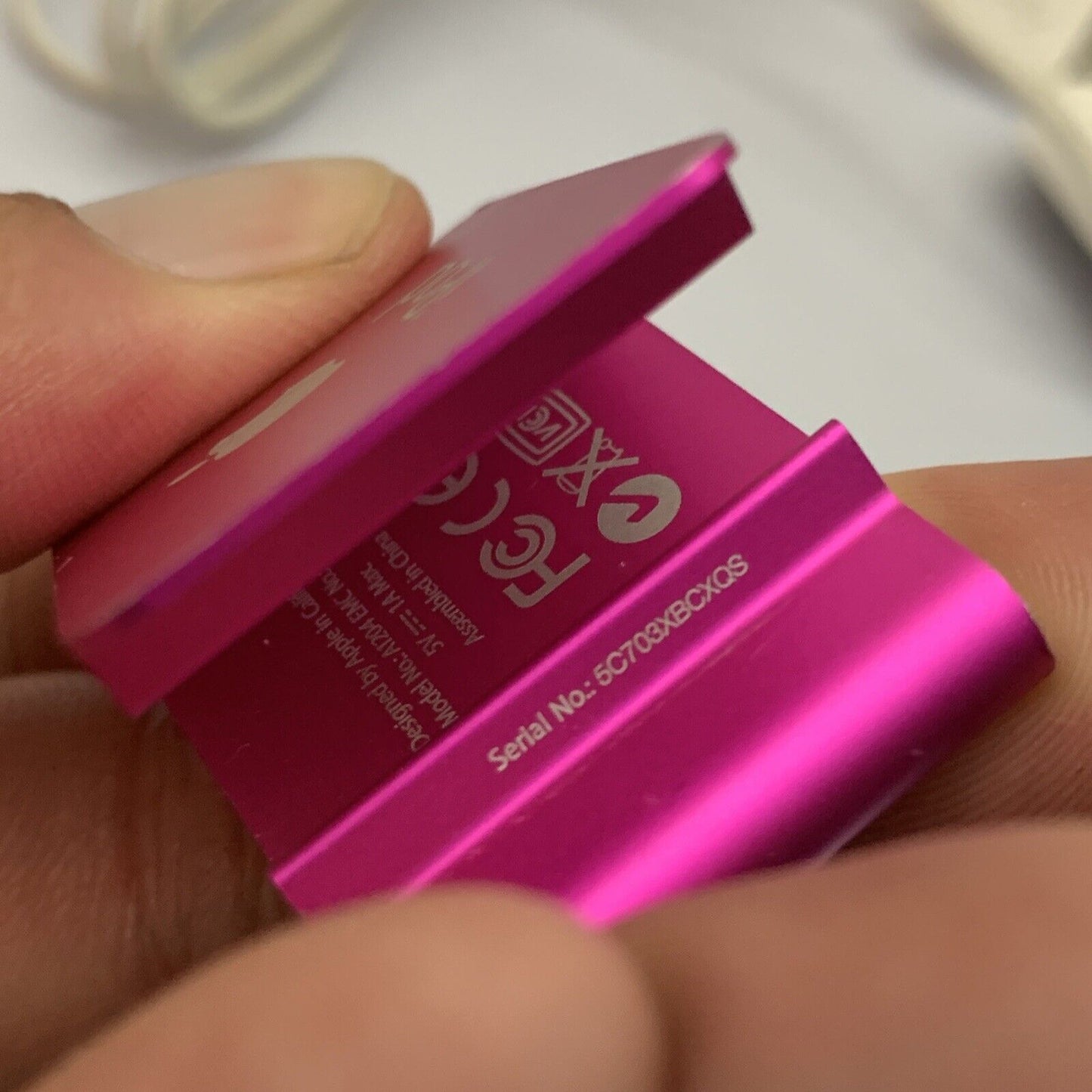 Apple iPod Shuffle A1204 1GB Pink With USB Charger Dock