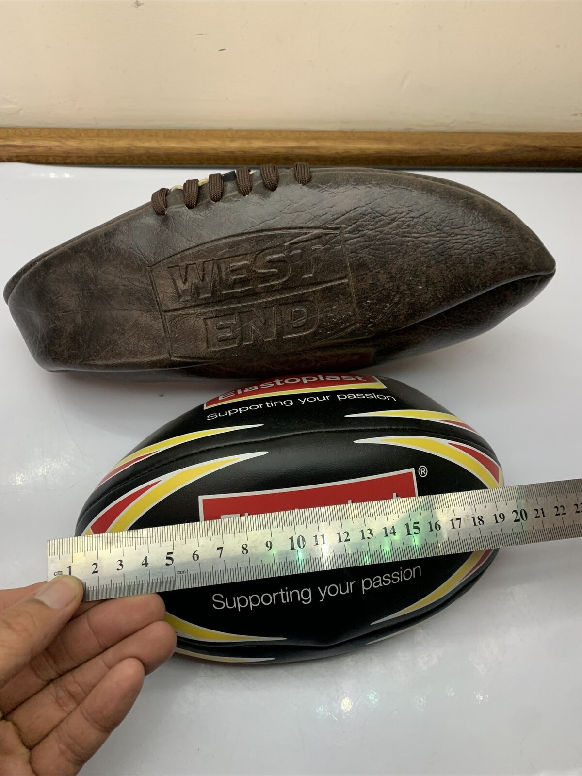 2x Aussie Rules Football West End + Elastplast NEW