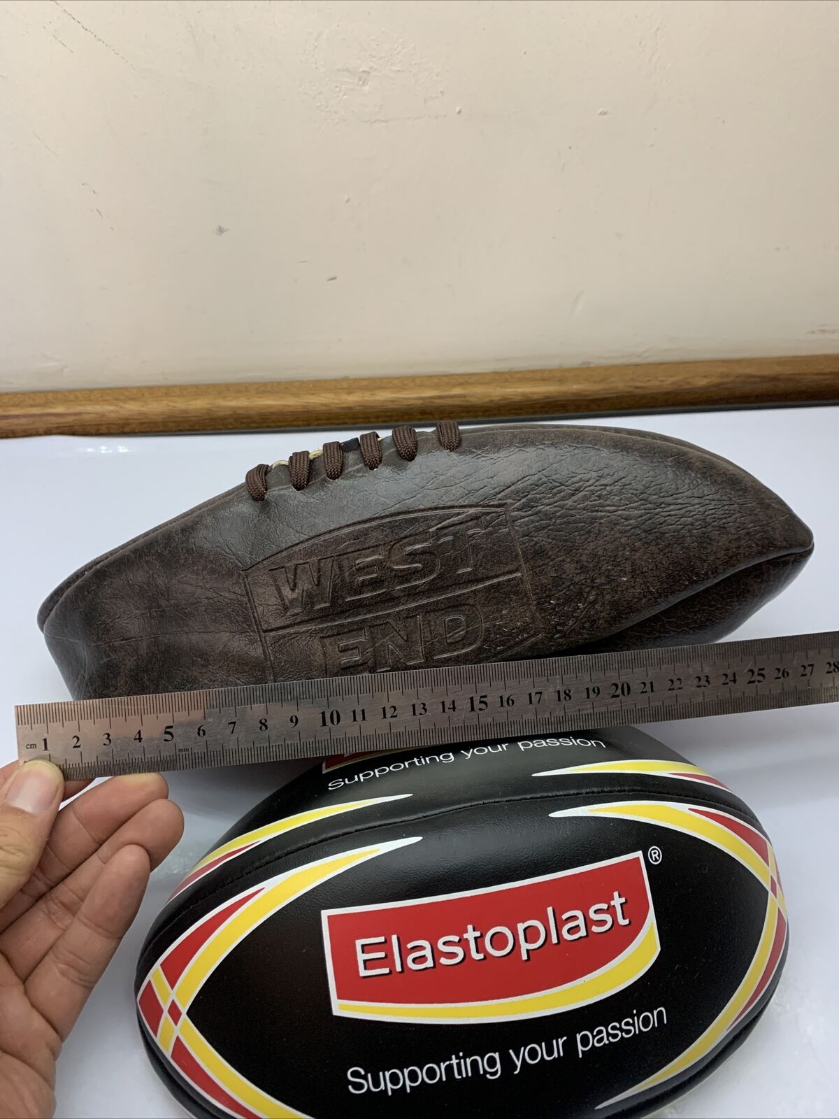 2x Aussie Rules Football West End + Elastplast NEW