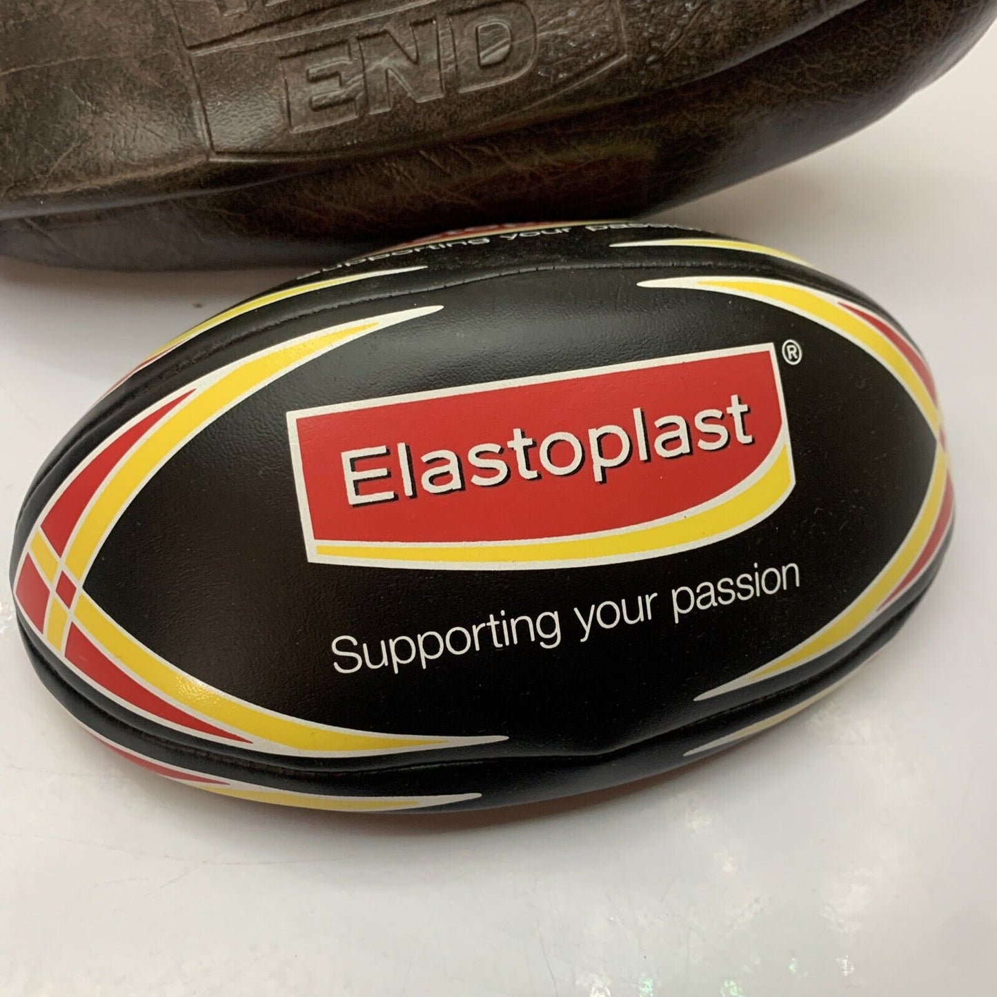 2x Aussie Rules Football West End + Elastplast NEW