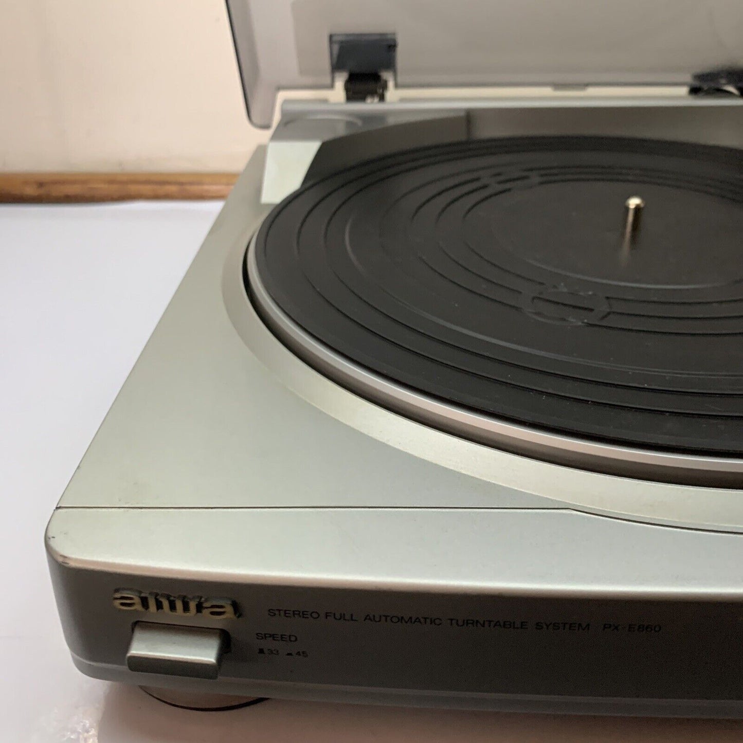 Aiwa Stereo Full Automatic Turntable PX-E860 *Requires Needle Replacement