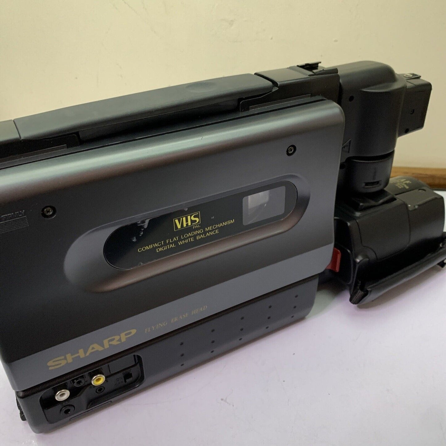 Sharp SlimCam Zoom 12 Full Size VHS Camcorder VL-SX80 16x Optical Zoom Untested