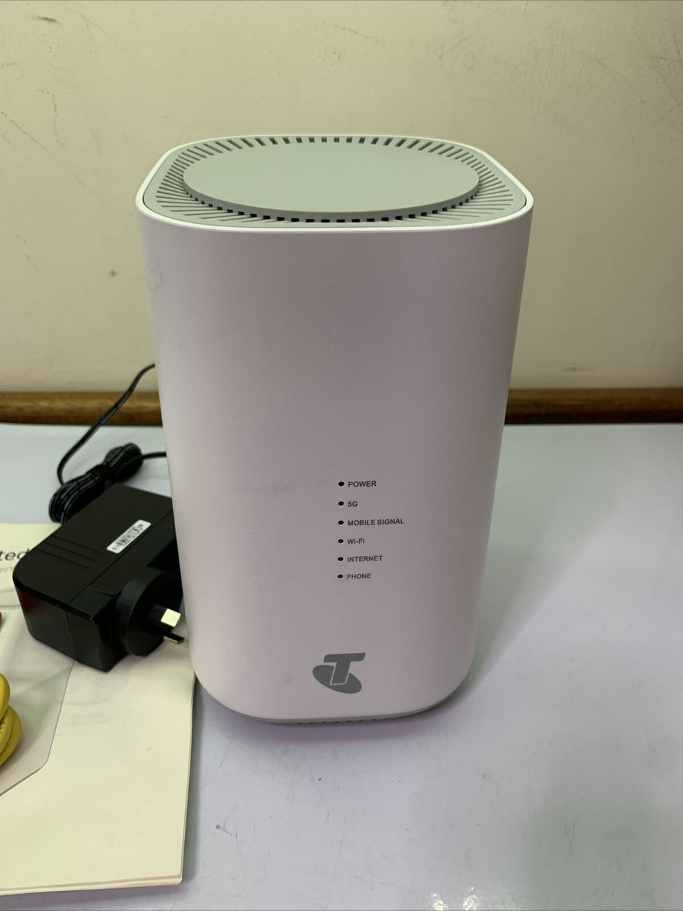 Telstra 5G Home Modem Wireless Broadband Router AW1000 – Retro Unit