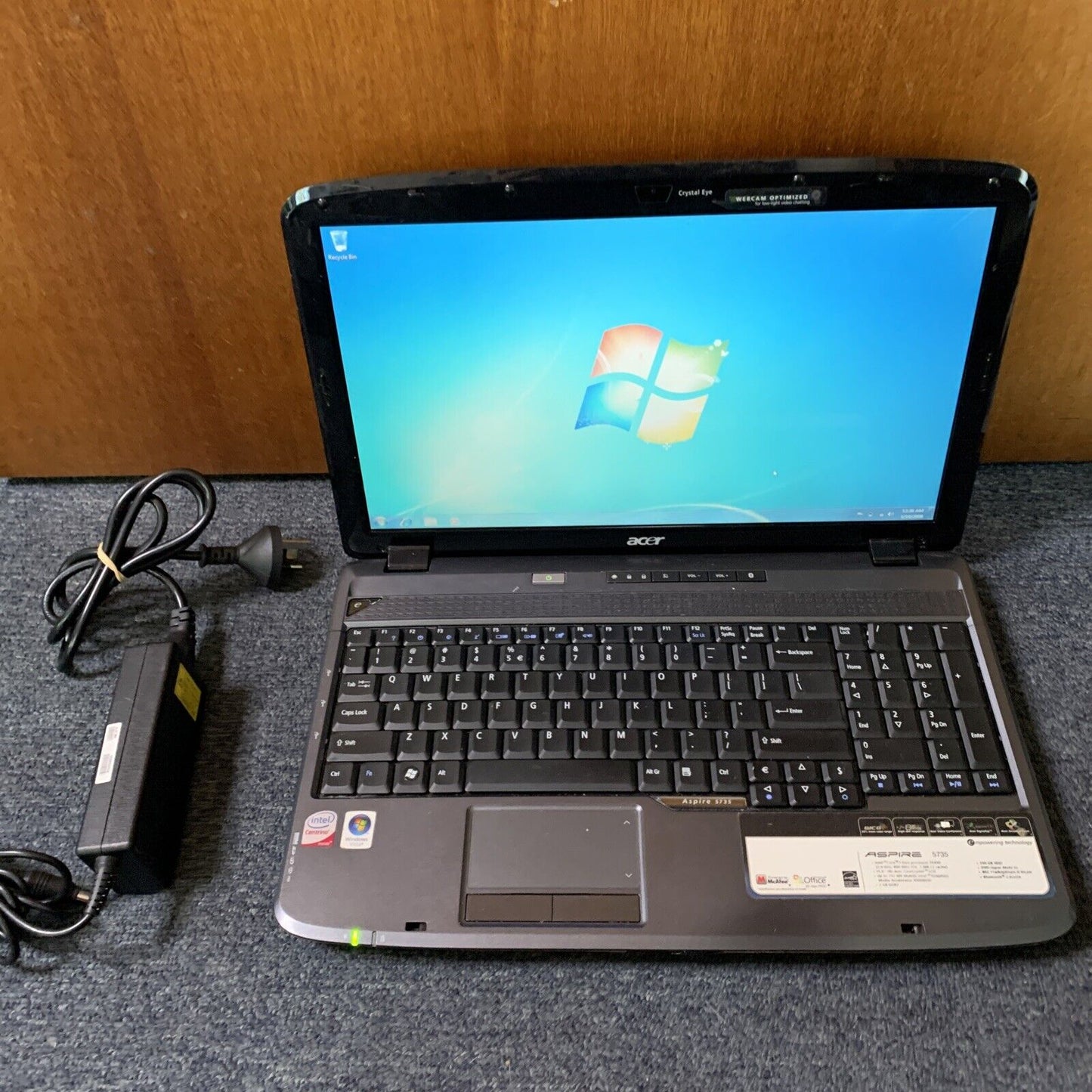 Acer Aspire 5735 Laptop 15.6" Intel Core Duo 2 T6400 2Ghz 2GB 250GB DVD-RW Win 7