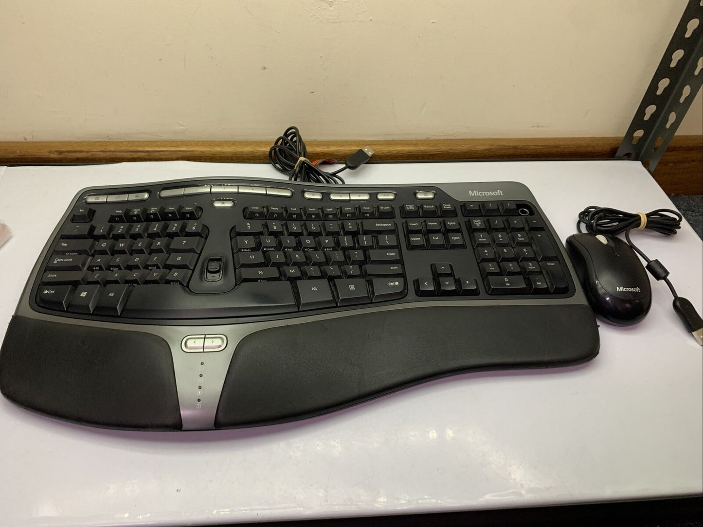 Microsoft Natural Ergonomic Keyboard 4000 v1.0 KU-0462 with Palmrest + Mouse