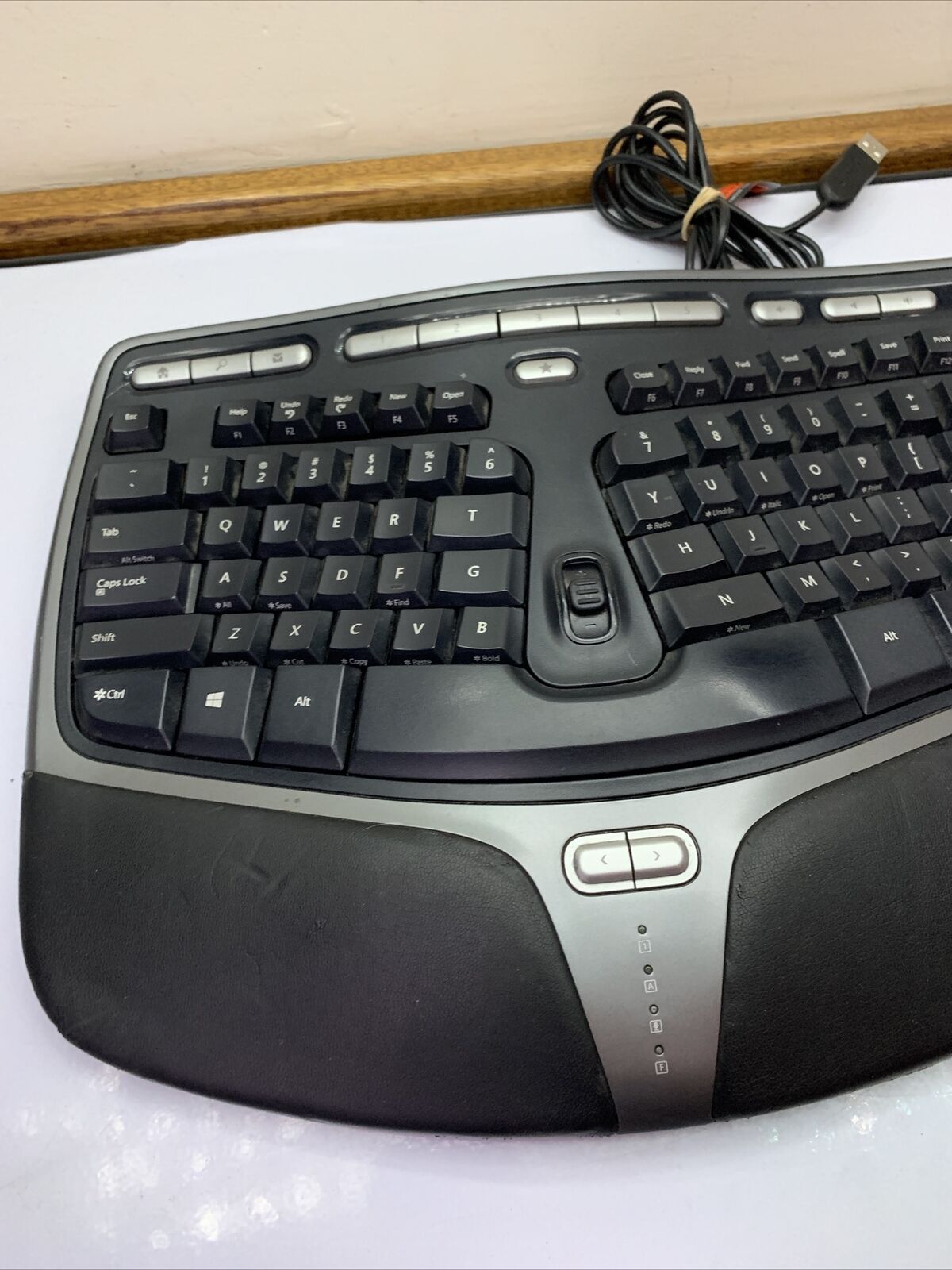 Microsoft Natural Ergonomic Keyboard 4000 v1.0 KU-0462 with Palmrest + Mouse